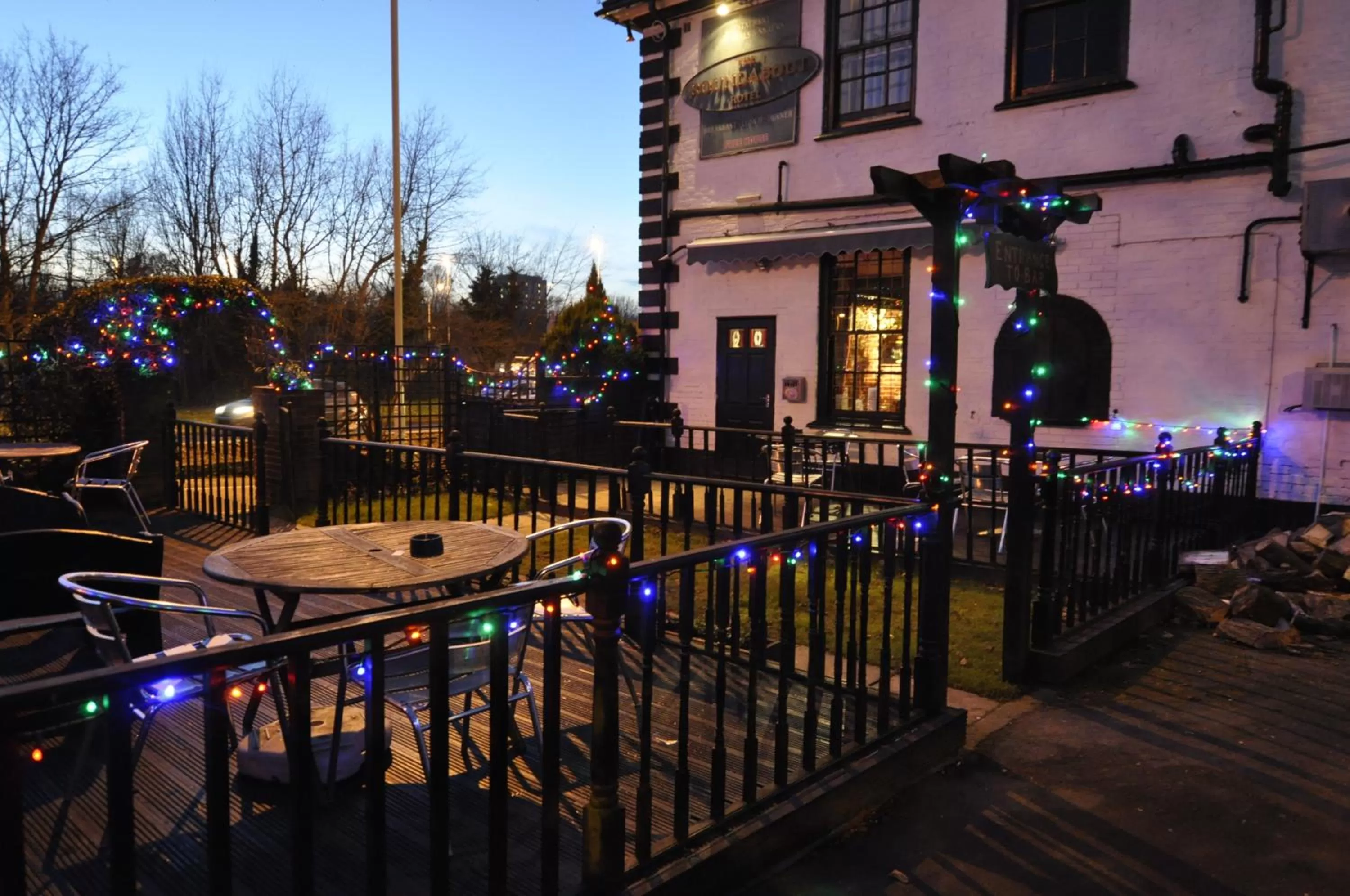 Facade/entrance in The Roundabout Hotel