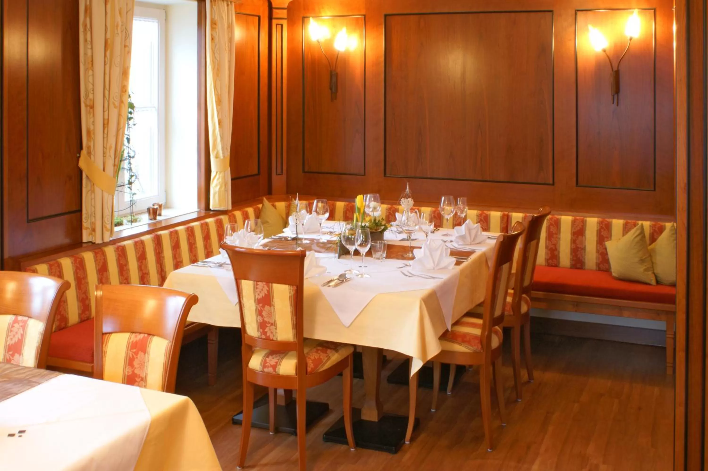 Decorative detail, Restaurant/Places to Eat in Landhotel Grüner Baum