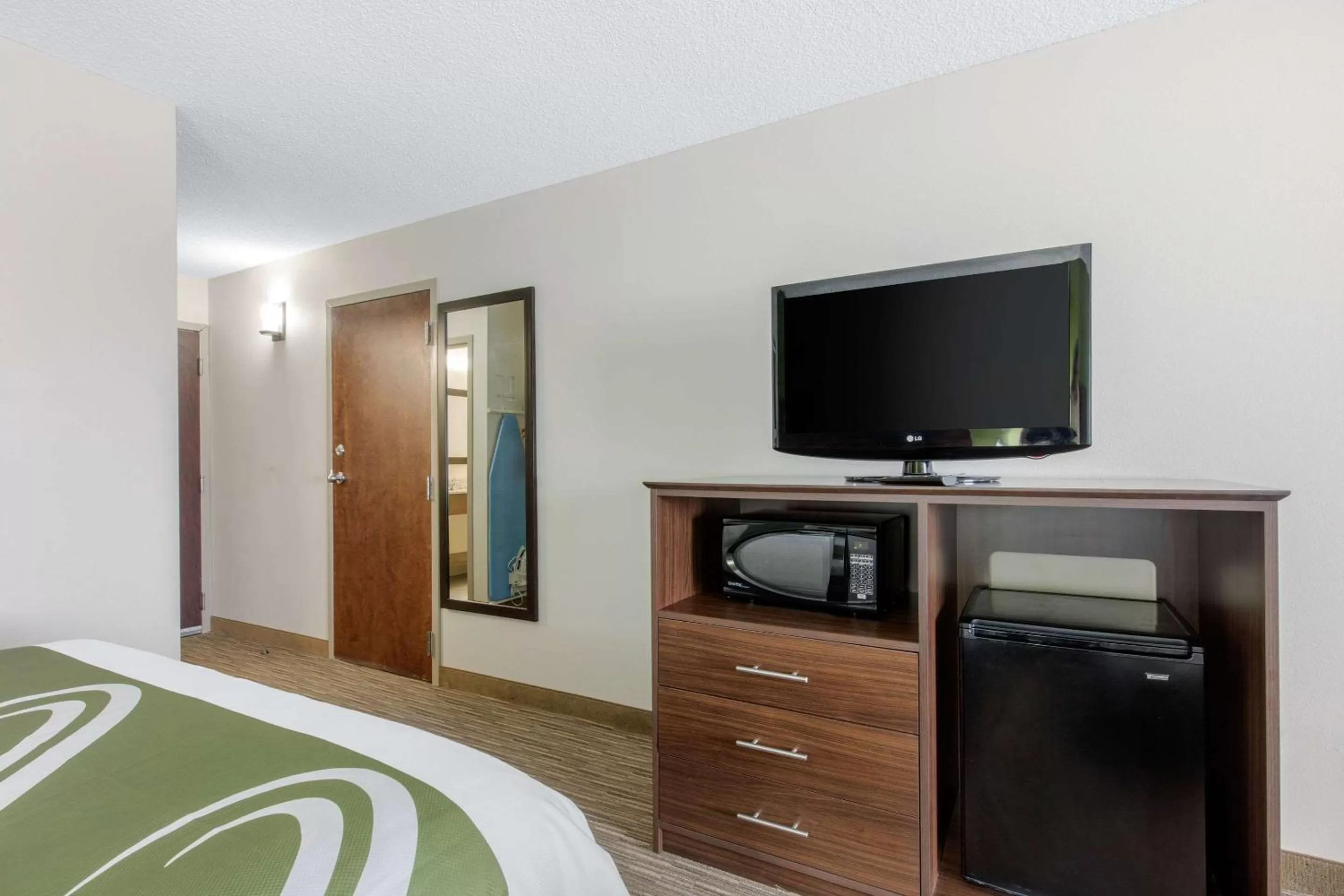Photo of the whole room, Bed in Quality Inn & Suites Mountain Home North