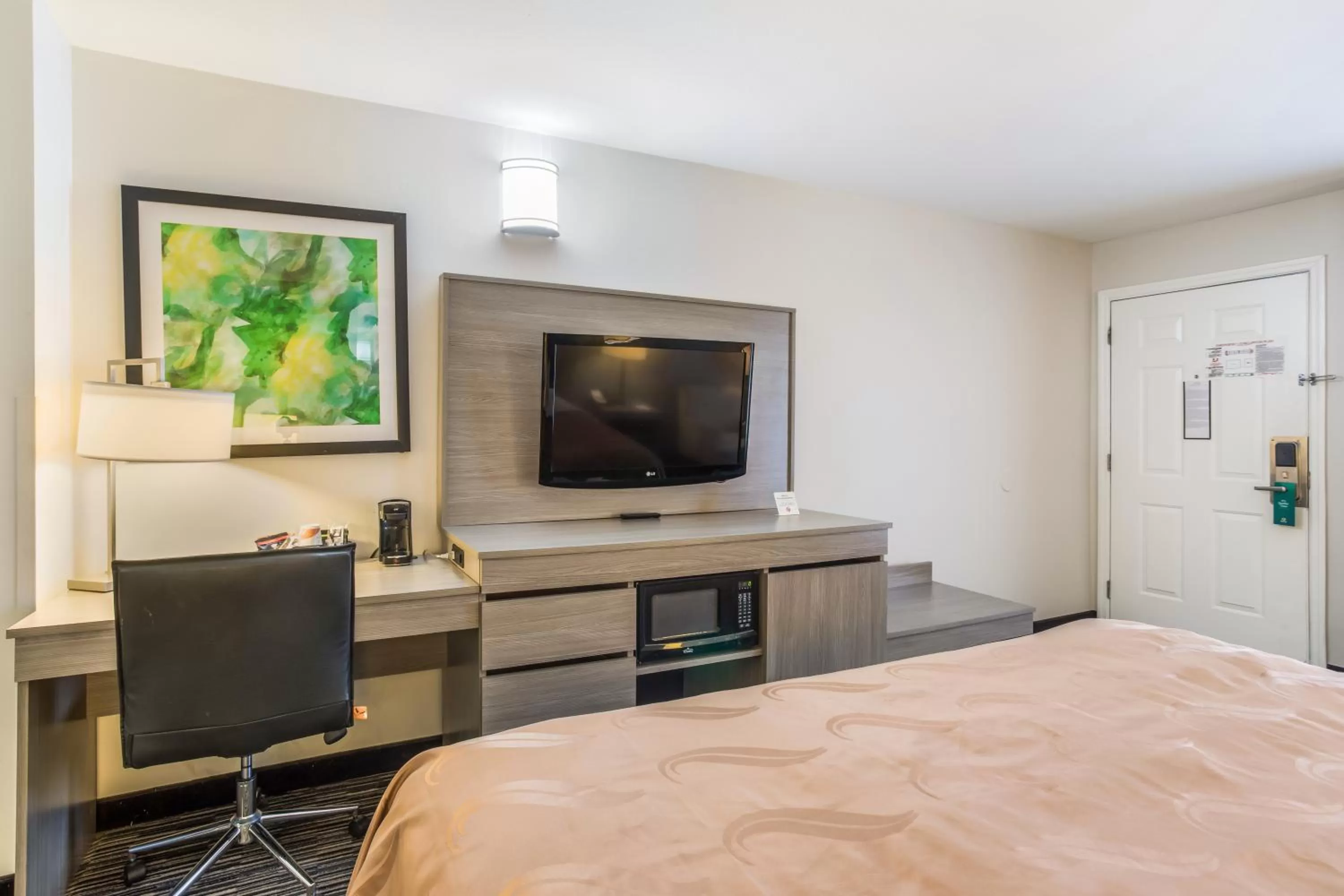 Bed in Quality Inn Gallatin-Nashville Metro