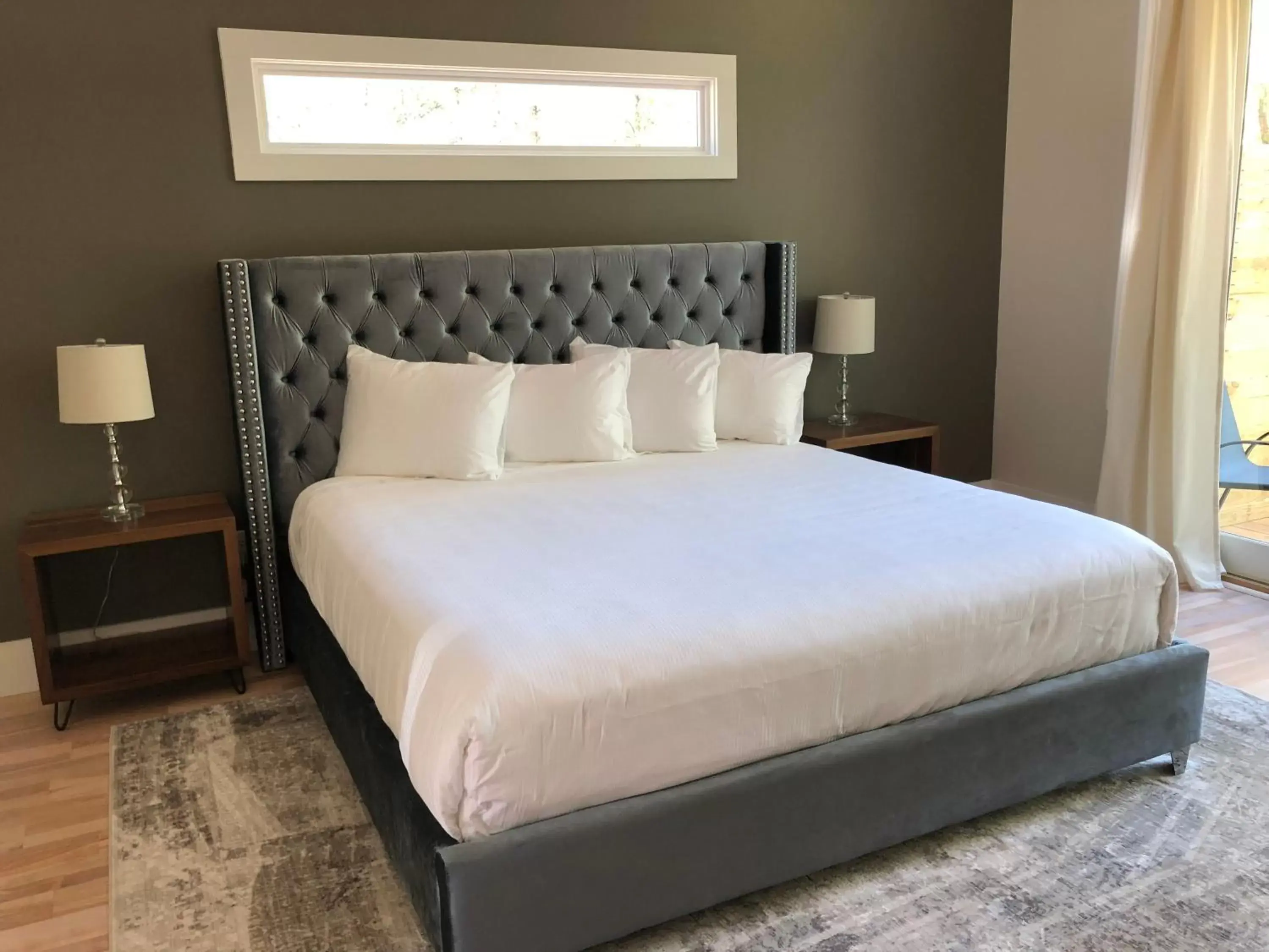 Deluxe King Suite - single occupancy in The Limelight Inn Deluxe King Suite - single occupancy in The Limelight Inn