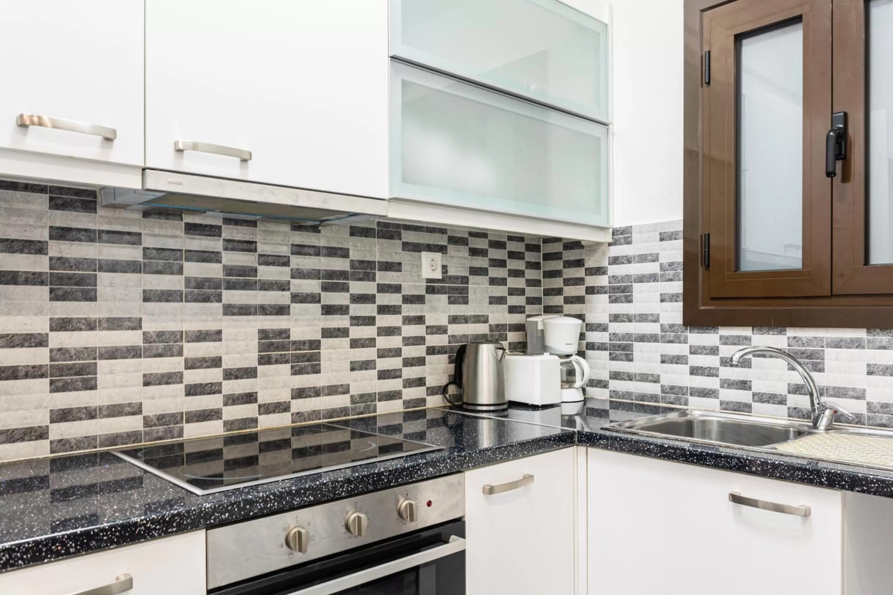 Coffee/tea facilities in Nicholas Point Apartments and Rooms