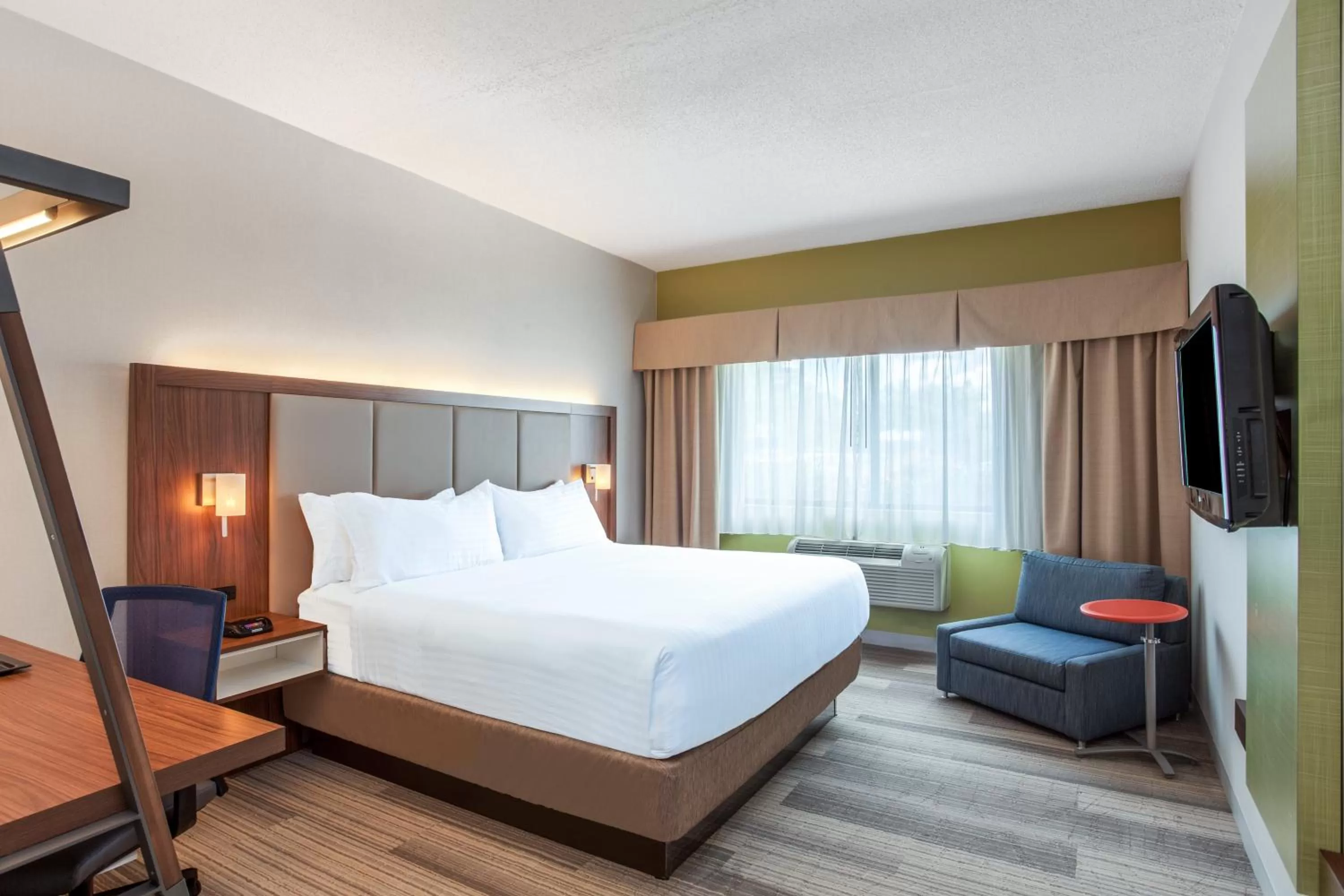 Photo of the whole room, Bed in Holiday Inn Express Hauppauge-Long Island by IHG