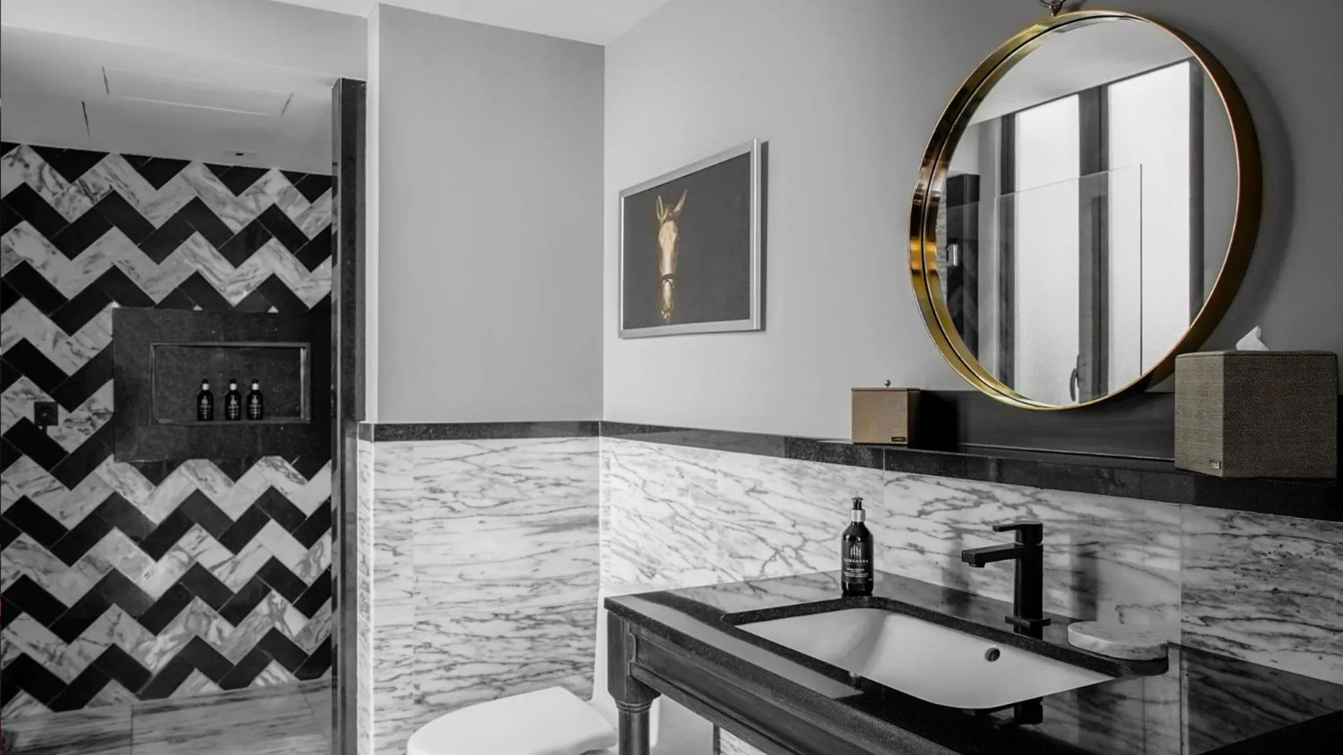 Bathroom in The Wild Oscar