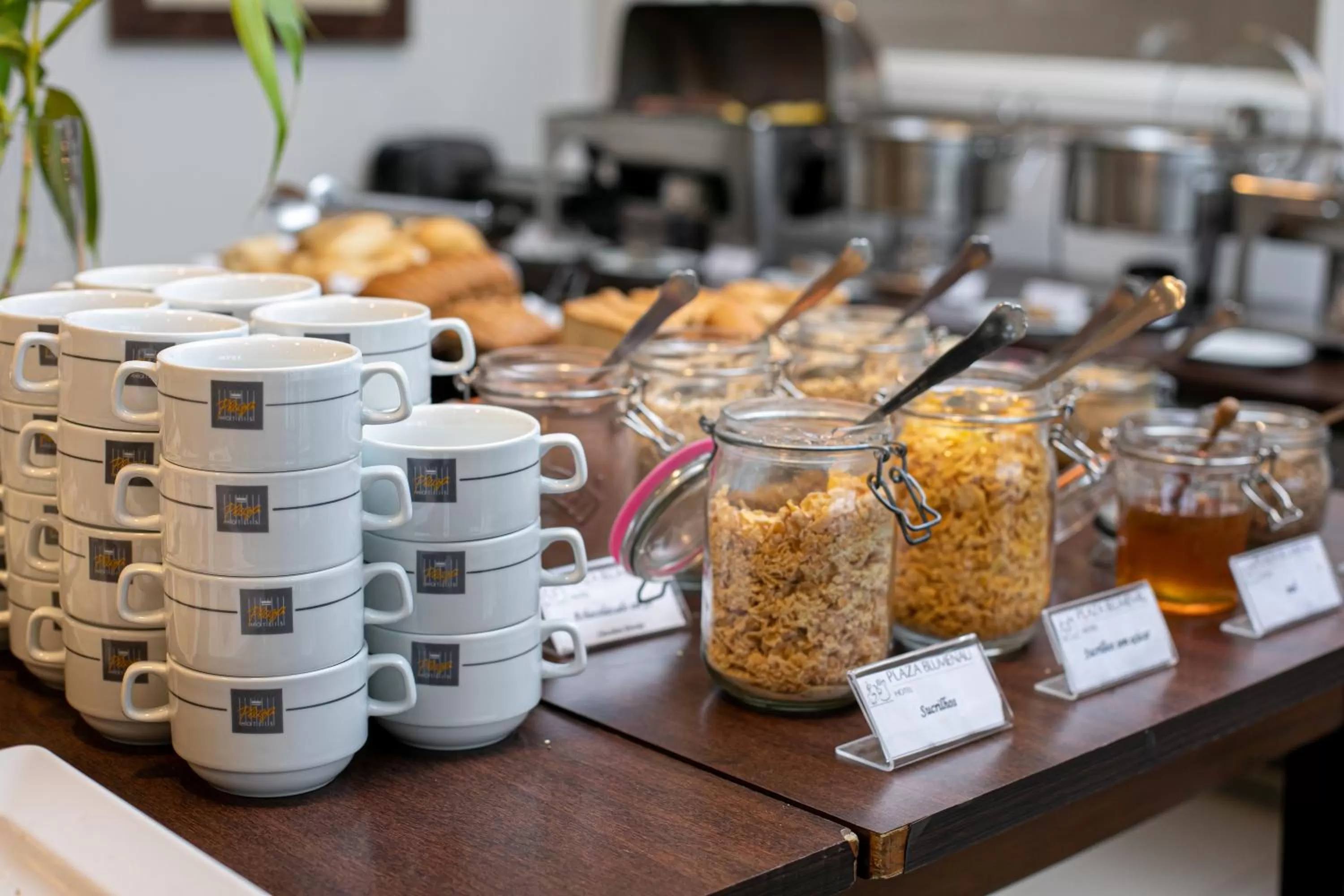 Breakfast in Plaza Blumenau Hotel