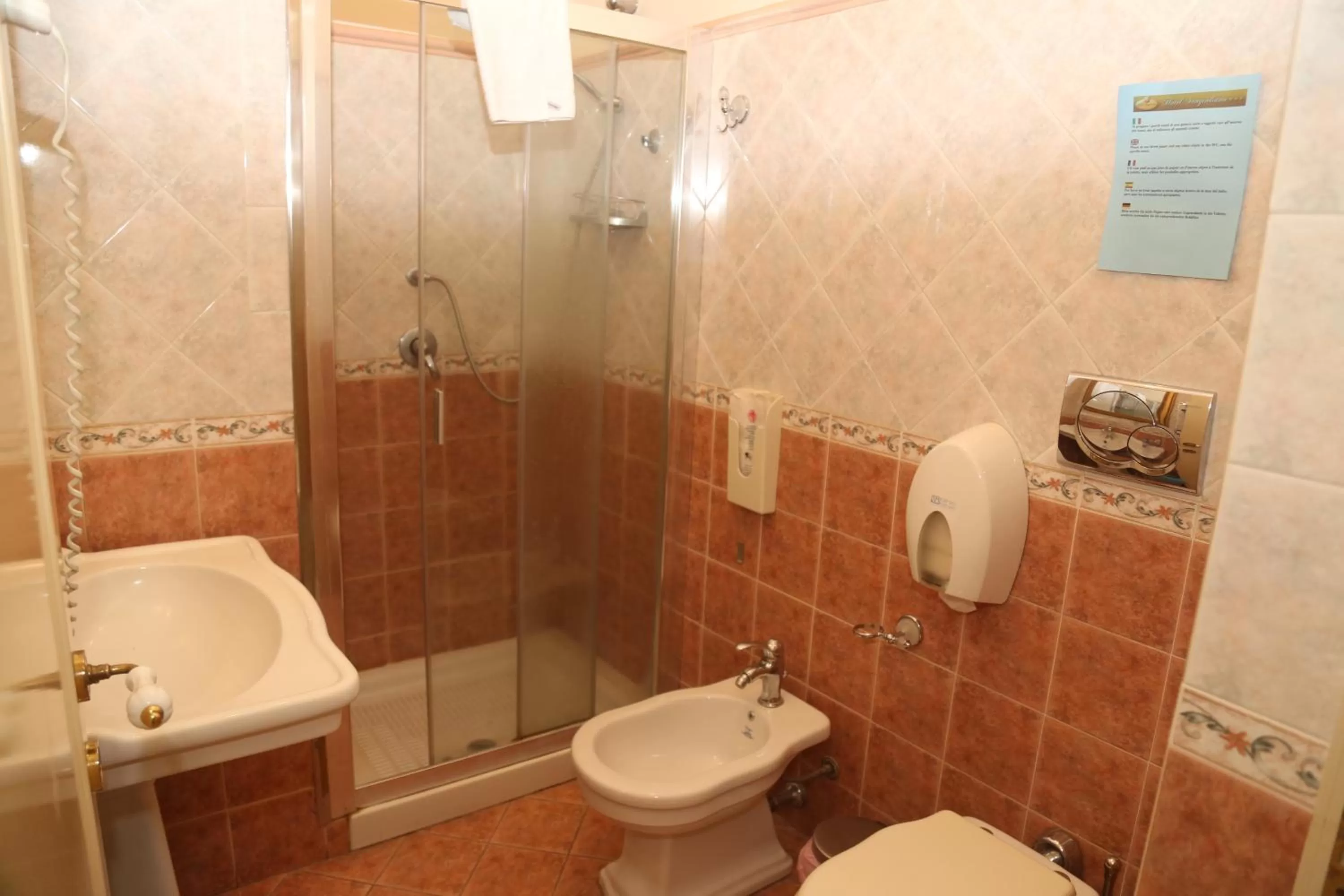 Bathroom in Hotel Sangiuliano 132 centro storico Catania