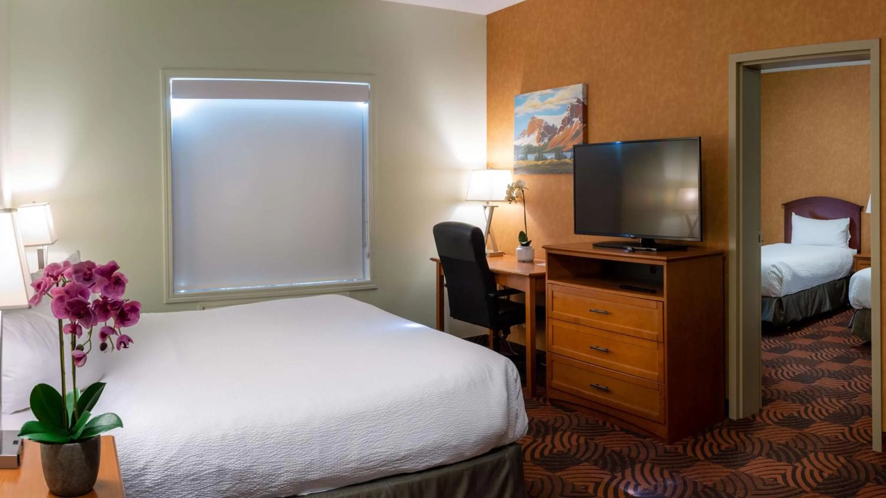 Bedroom, Bed in Service Plus Inns and Suites Calgary