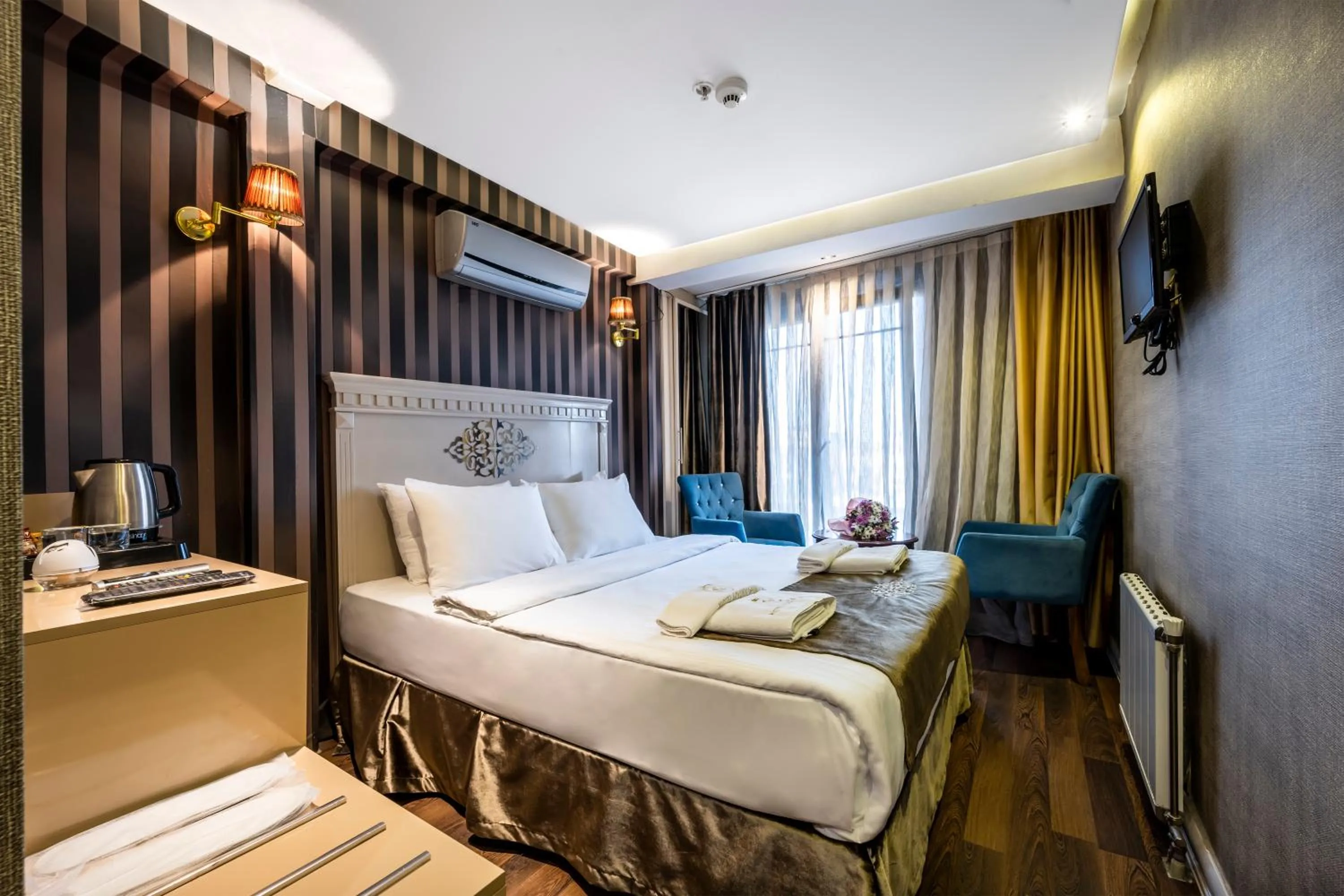 Bed in Golden Gate Hotel Topkapı