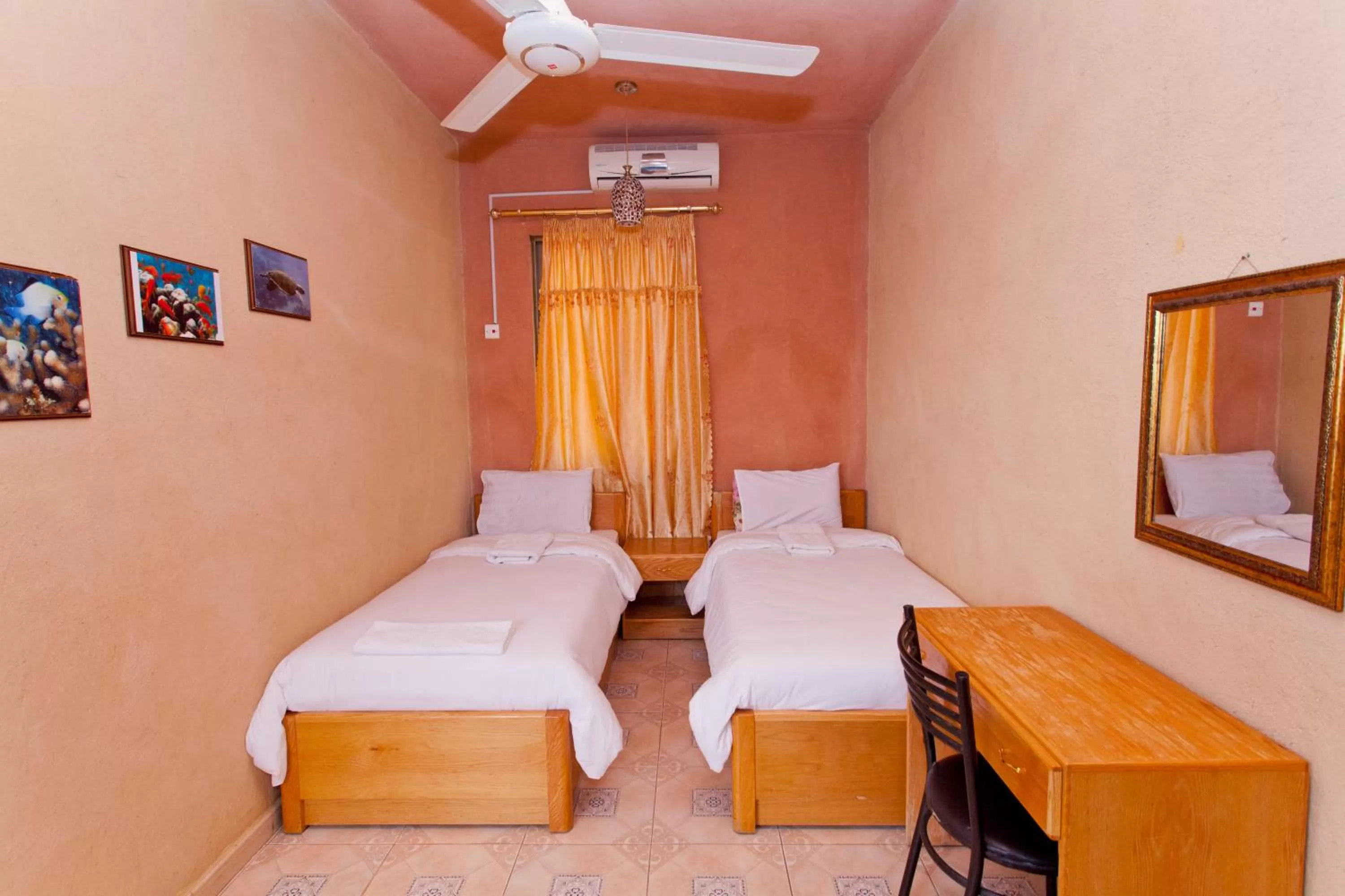 Bed in Arab Divers Dive Center and Bed & Breakfast