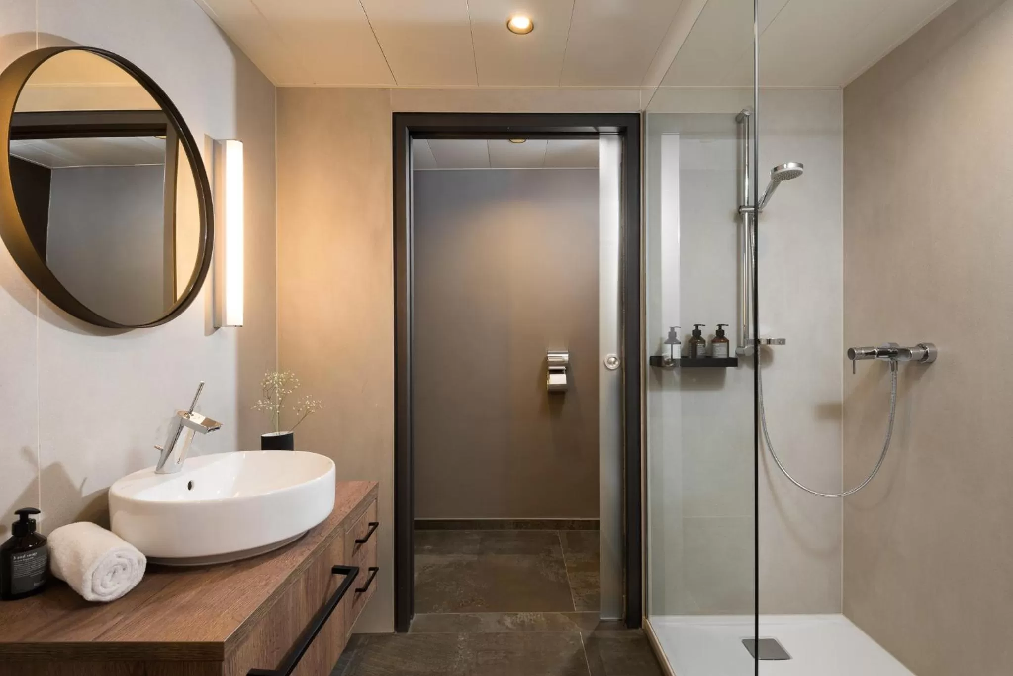 Shower in master Linzergasse