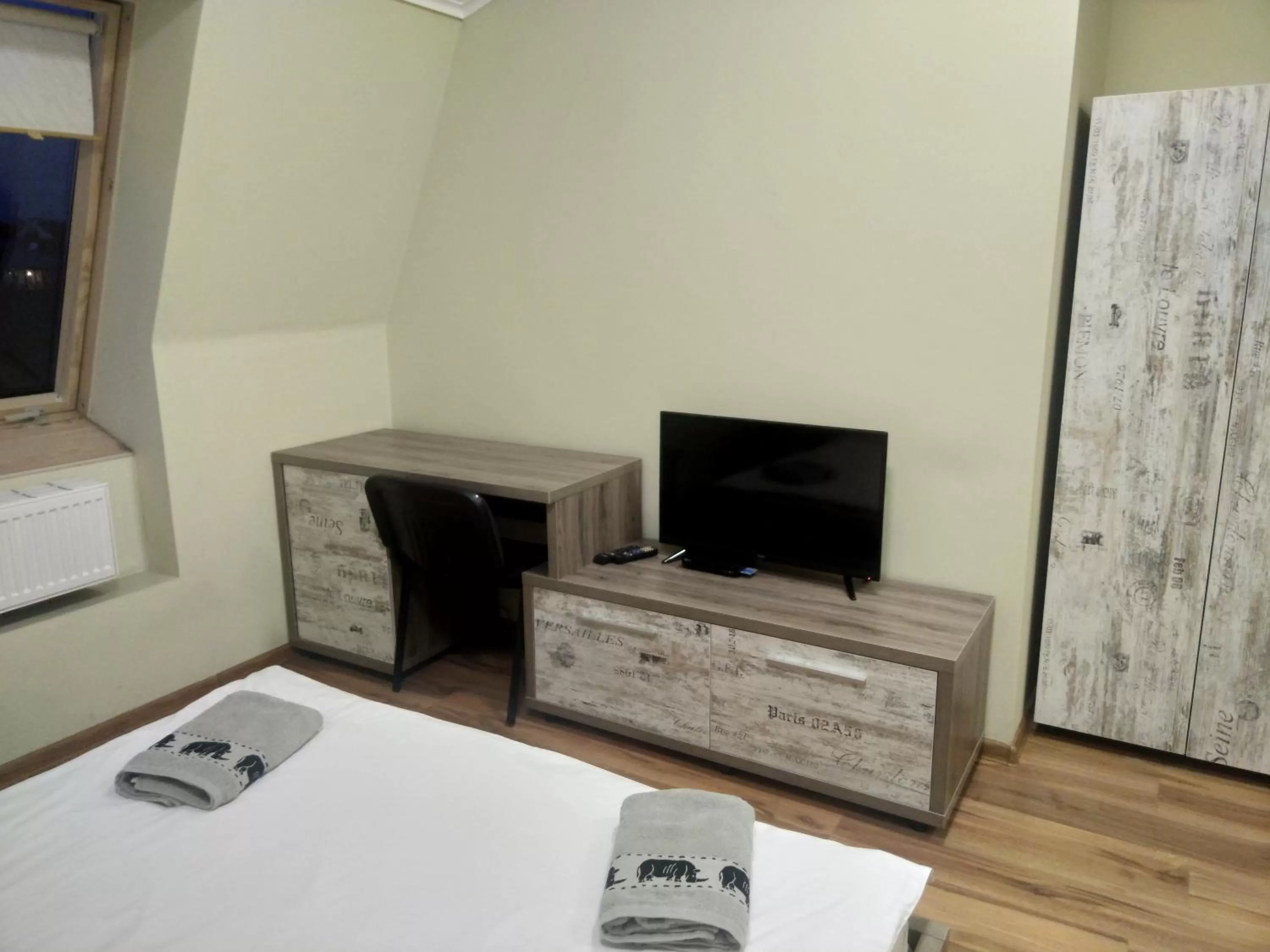 TV/Entertainment Center in Budget Hotel Ekotel