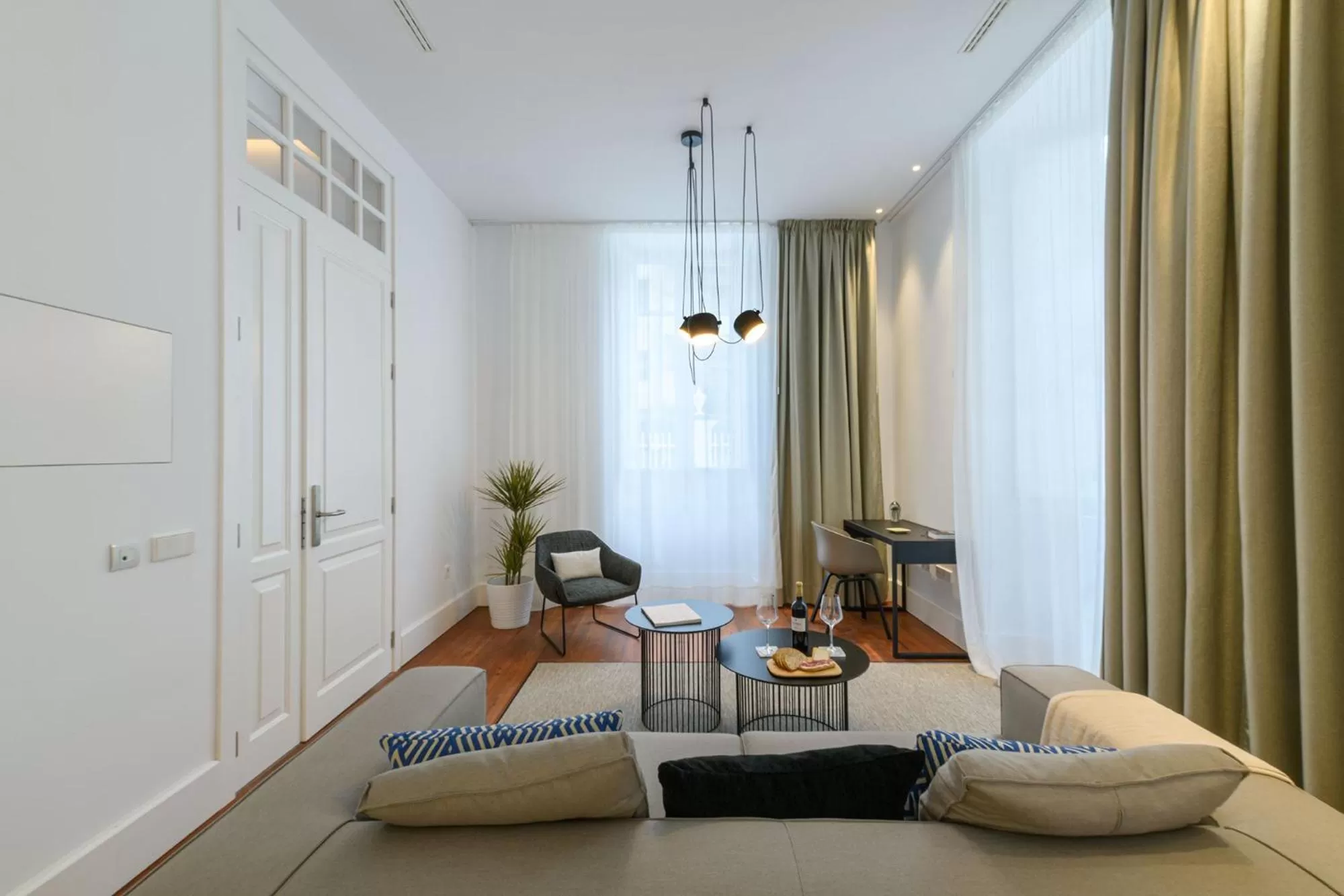 Queen Suite in The Park Suites by IRES LAR