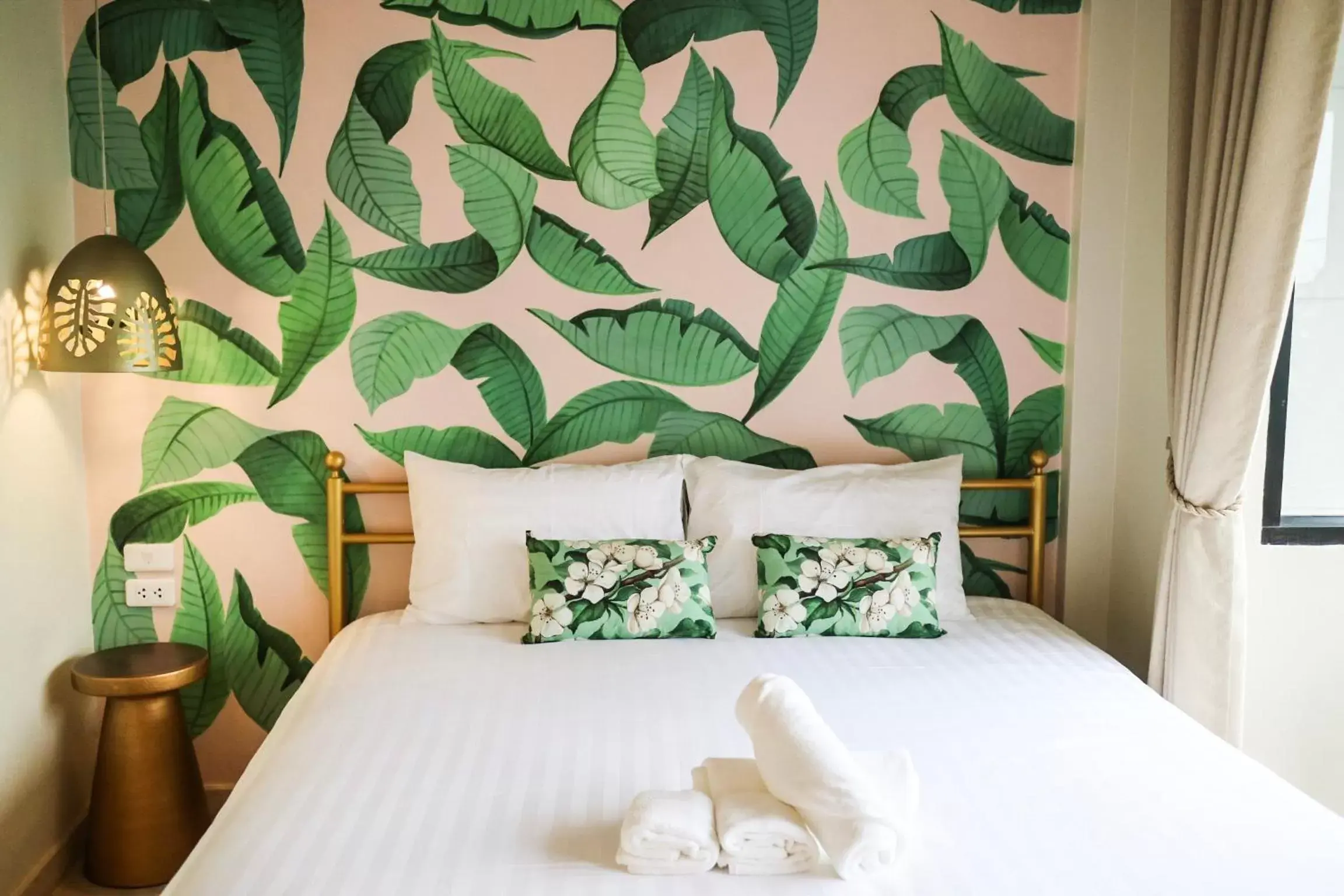 Double Room with Private Bathroom in J's Cafe and Poshtel Double Room with Private Bathroom in J's Cafe and Poshtel