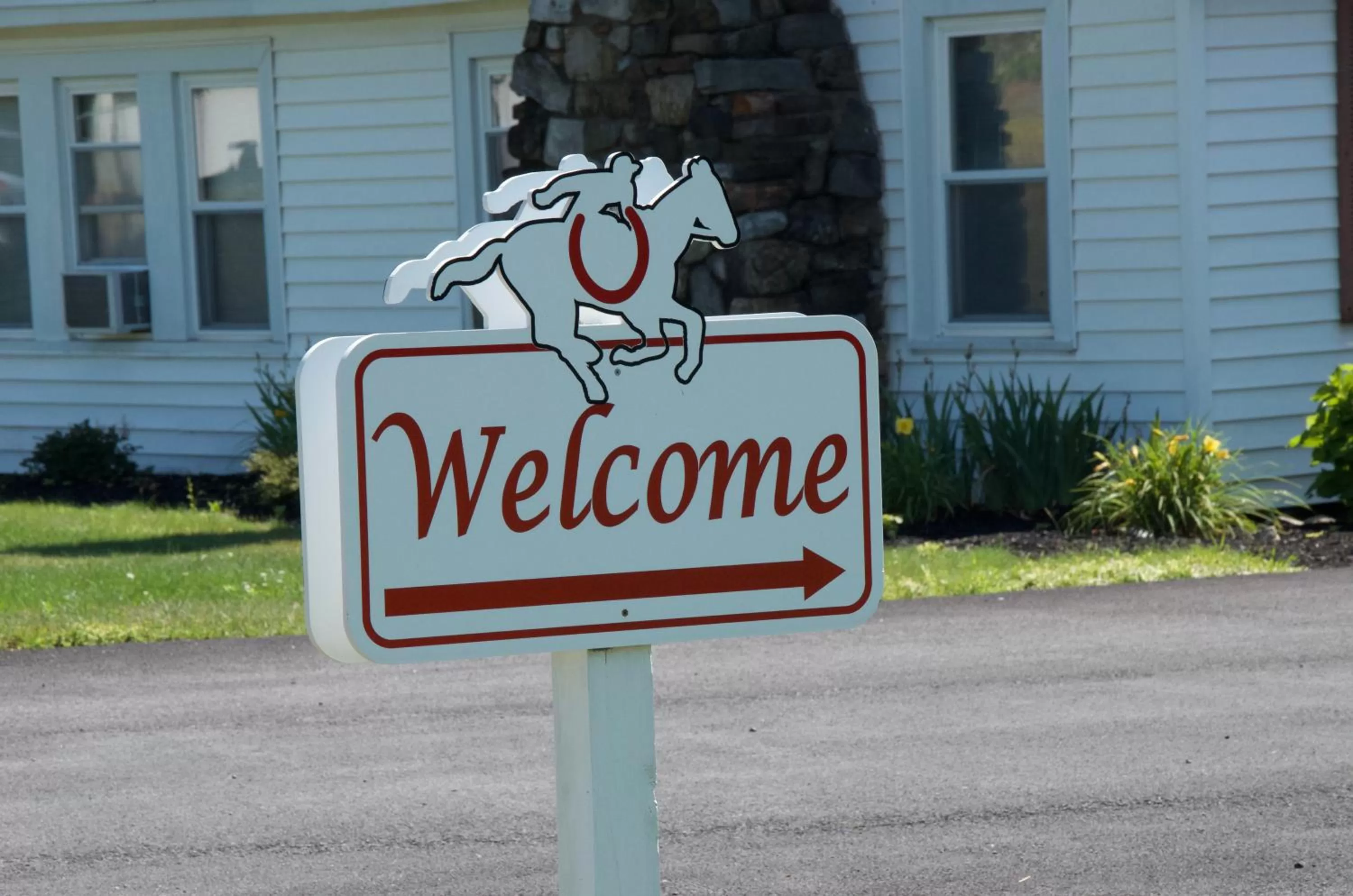 Facade/entrance in Sara Glen Motel - Saratoga Springs-Glens Falls