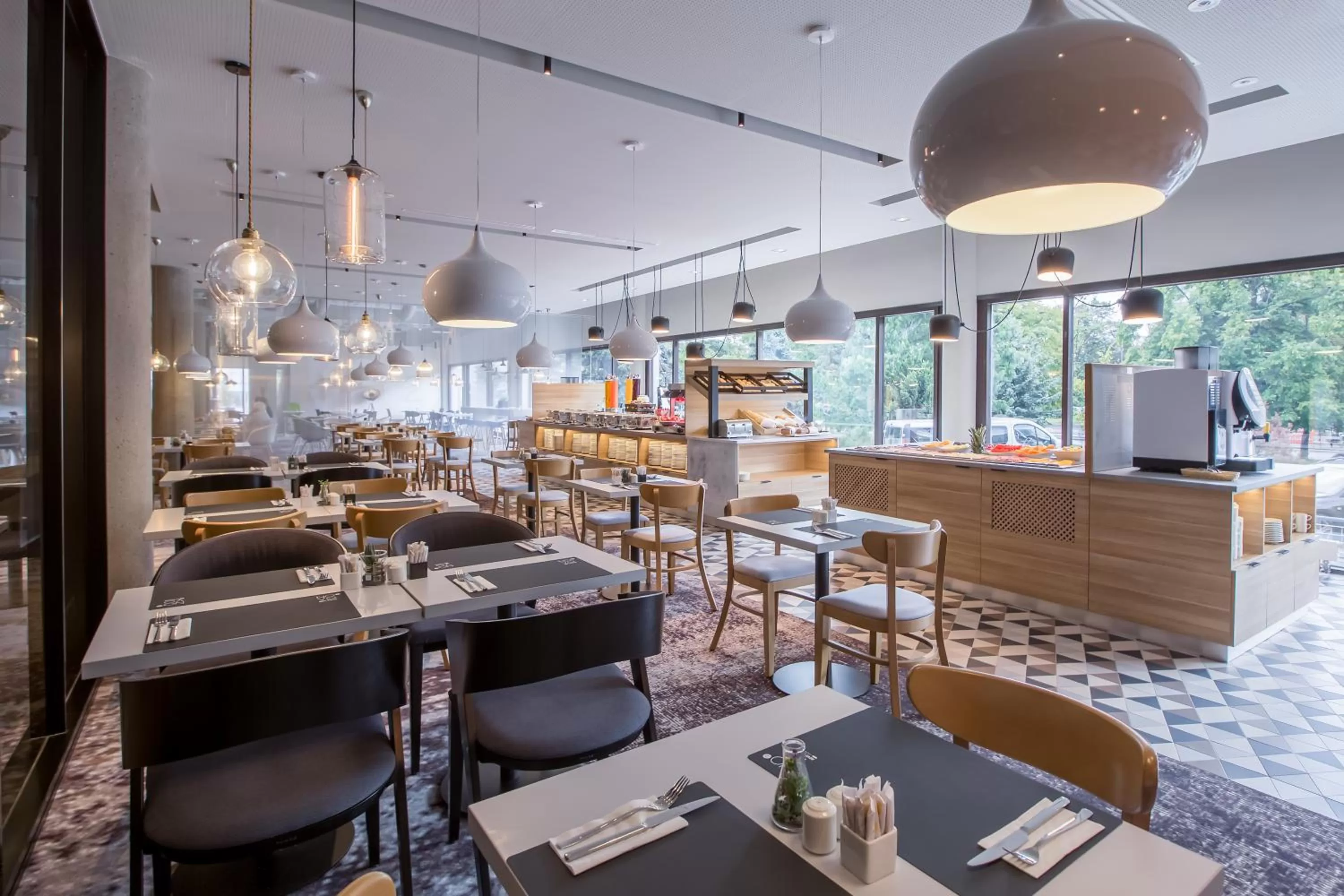 Restaurant/places to eat in Novotel Wrocław Centrum