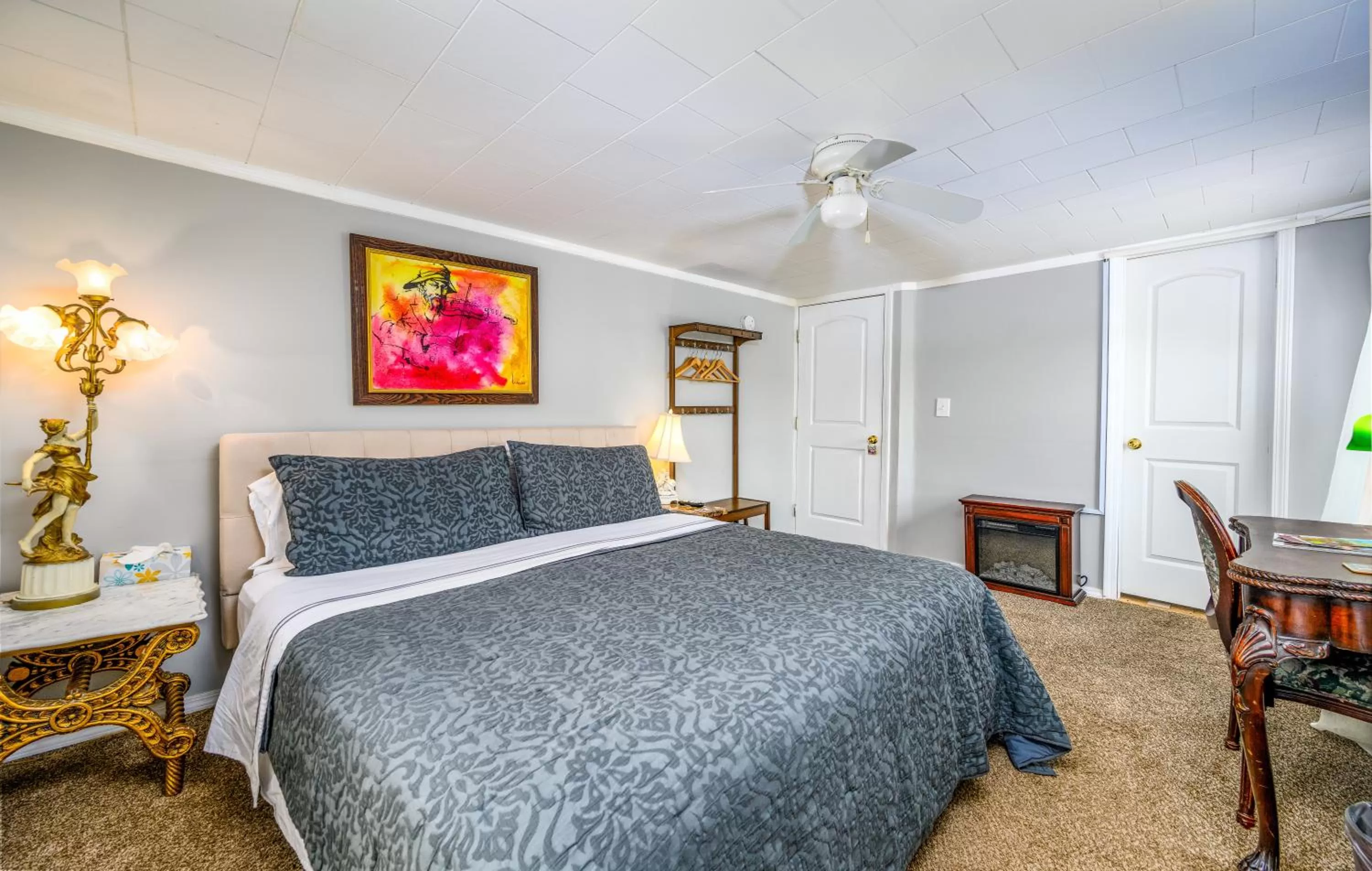 Bedroom, Bed in Mountain Treasure Bed and Breakfast