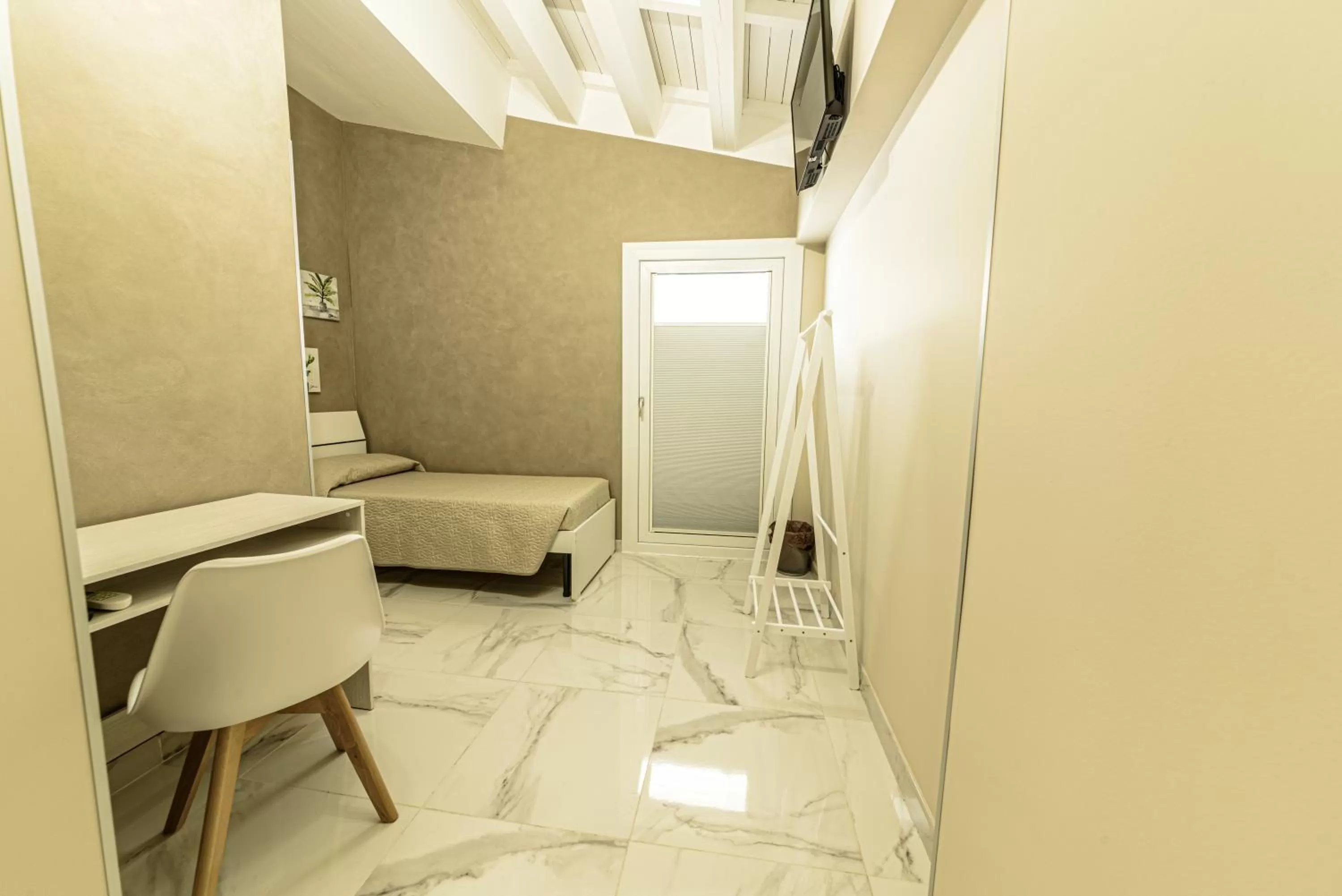 Photo of the whole room in Corleone GUESTHOUSE