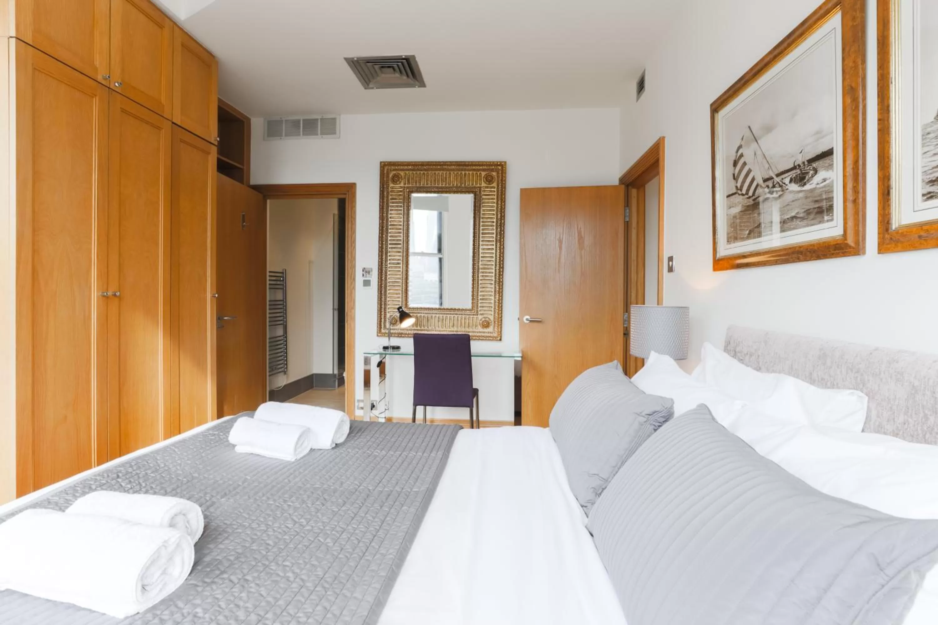 Bedroom, Bed in Monument Apartments