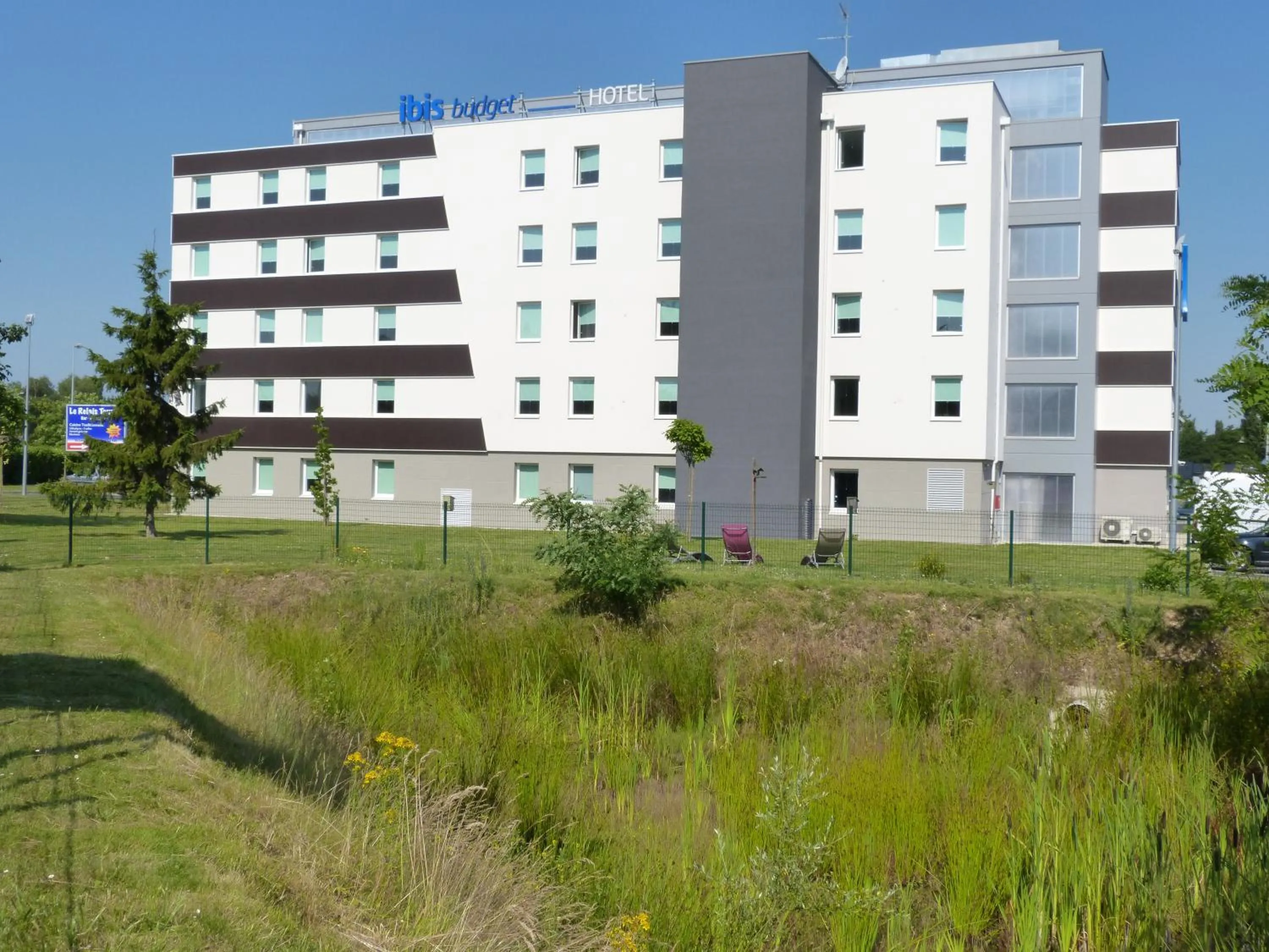 Property building in ibis budget Tours Nord
