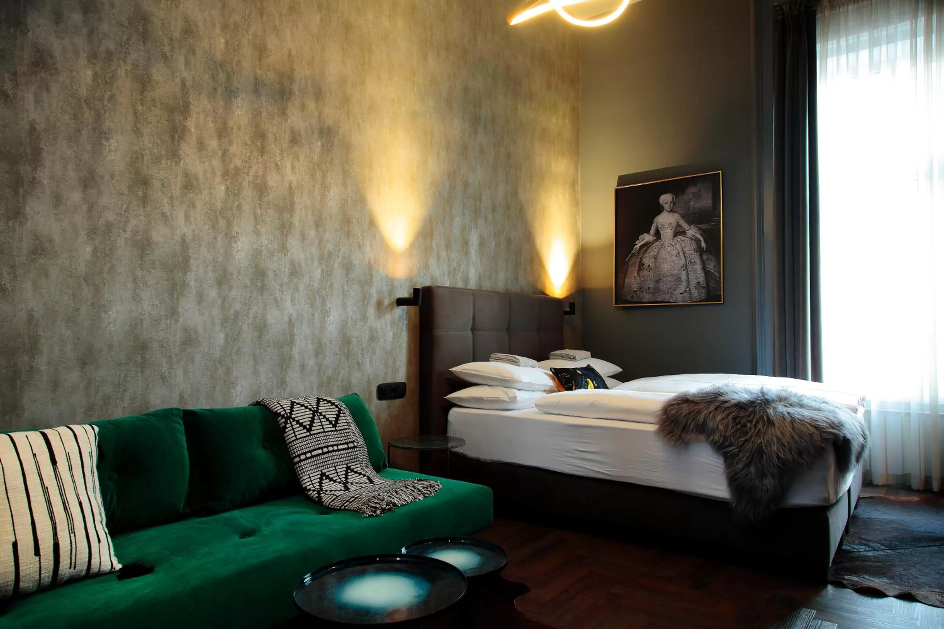 Seating area, Bed in Leo Boutique Rooms - Adults Only