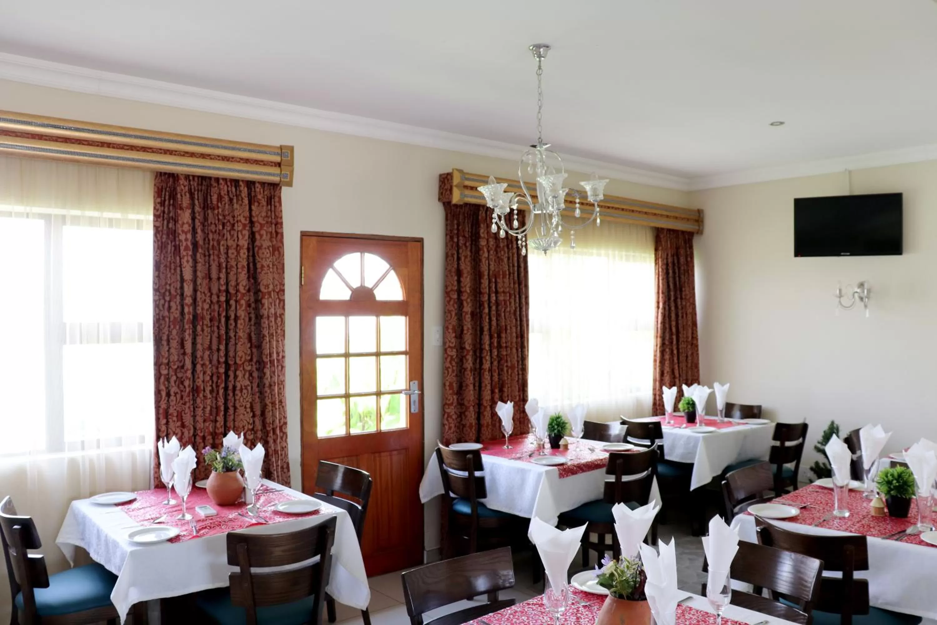 Restaurant/Places to Eat in Tribute Guest House Matala