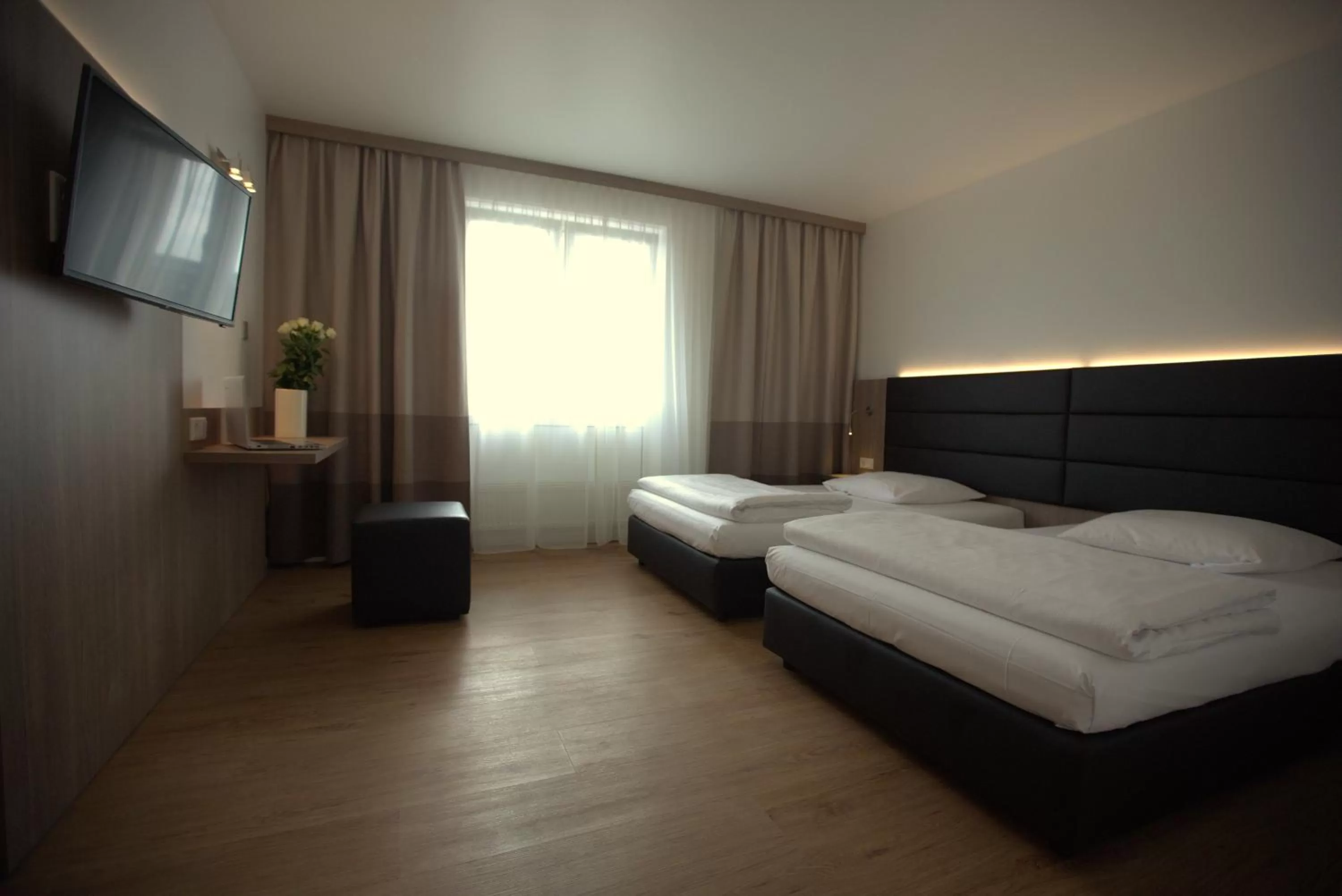 Photo of the whole room, Bed in Airport Hotel Walldorf