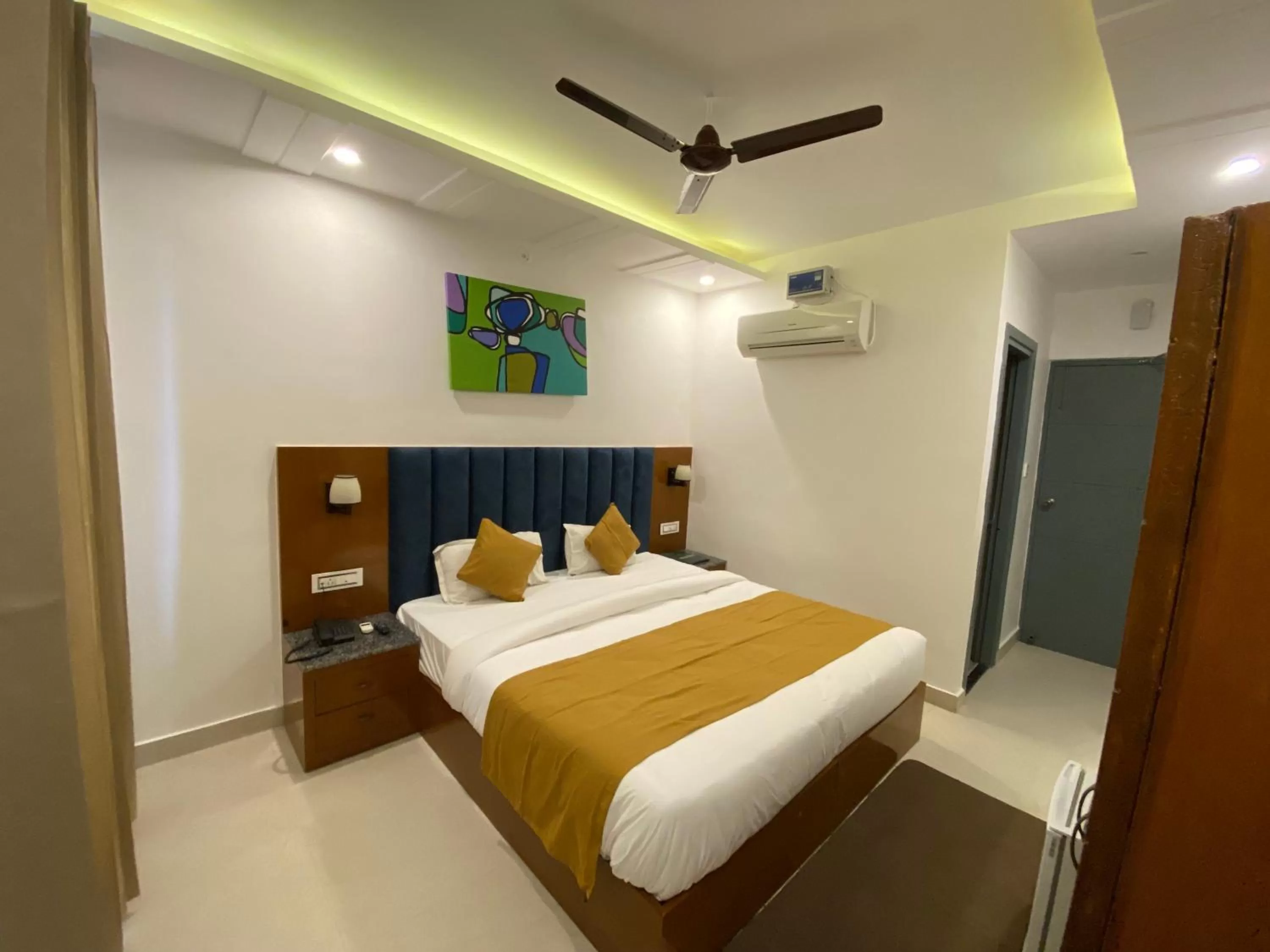 Bed in Hotel Shiva Yog Sthal