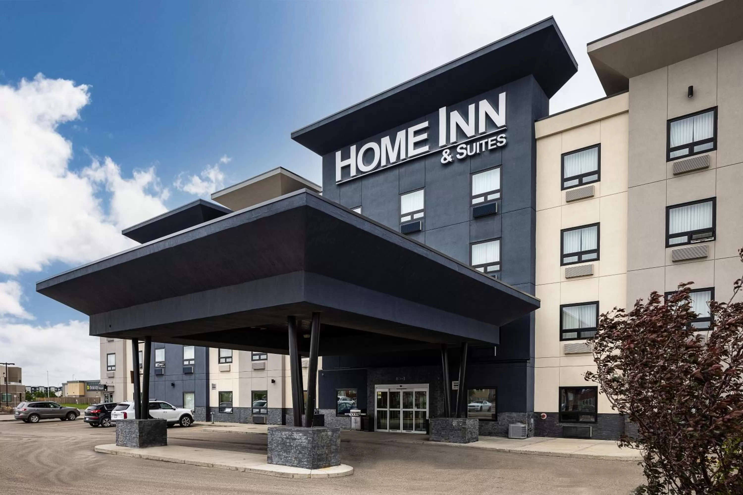 Property building in Home Inn & Suites Regina Airport
