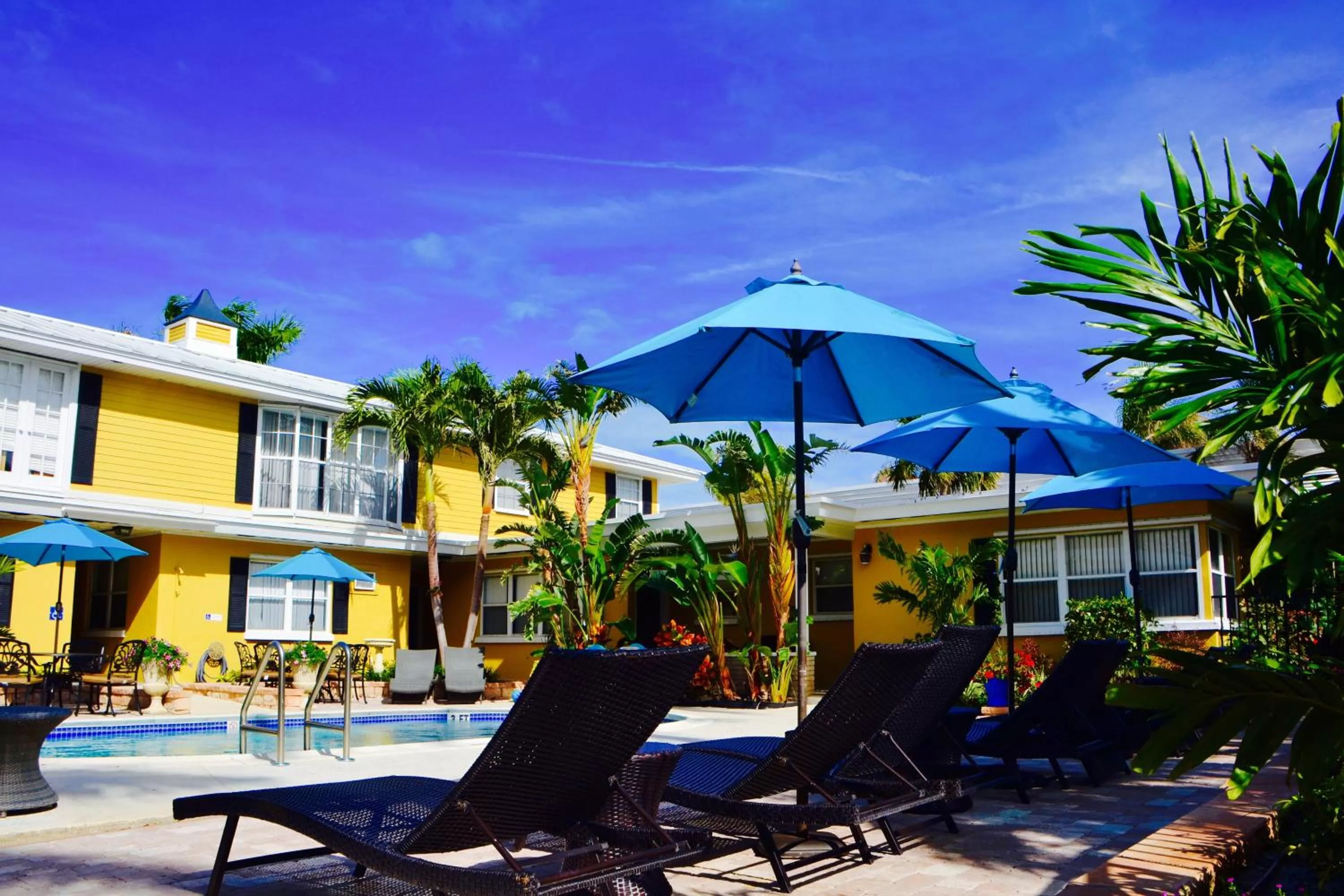 Swimming pool in Sea Turtle Inn