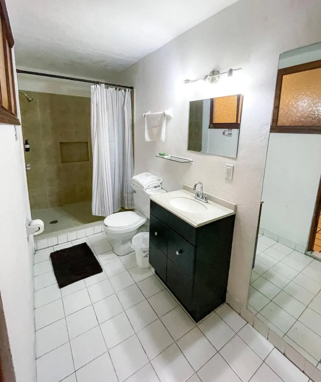 Shower in Hotel Allende