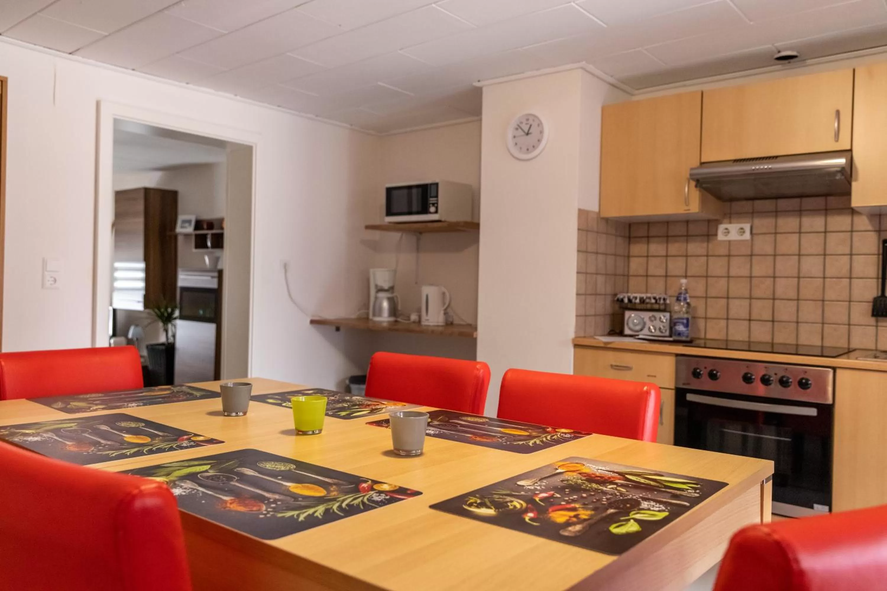 Kitchen or kitchenette, Dining Area in Hotel zur Post Ochsendorf