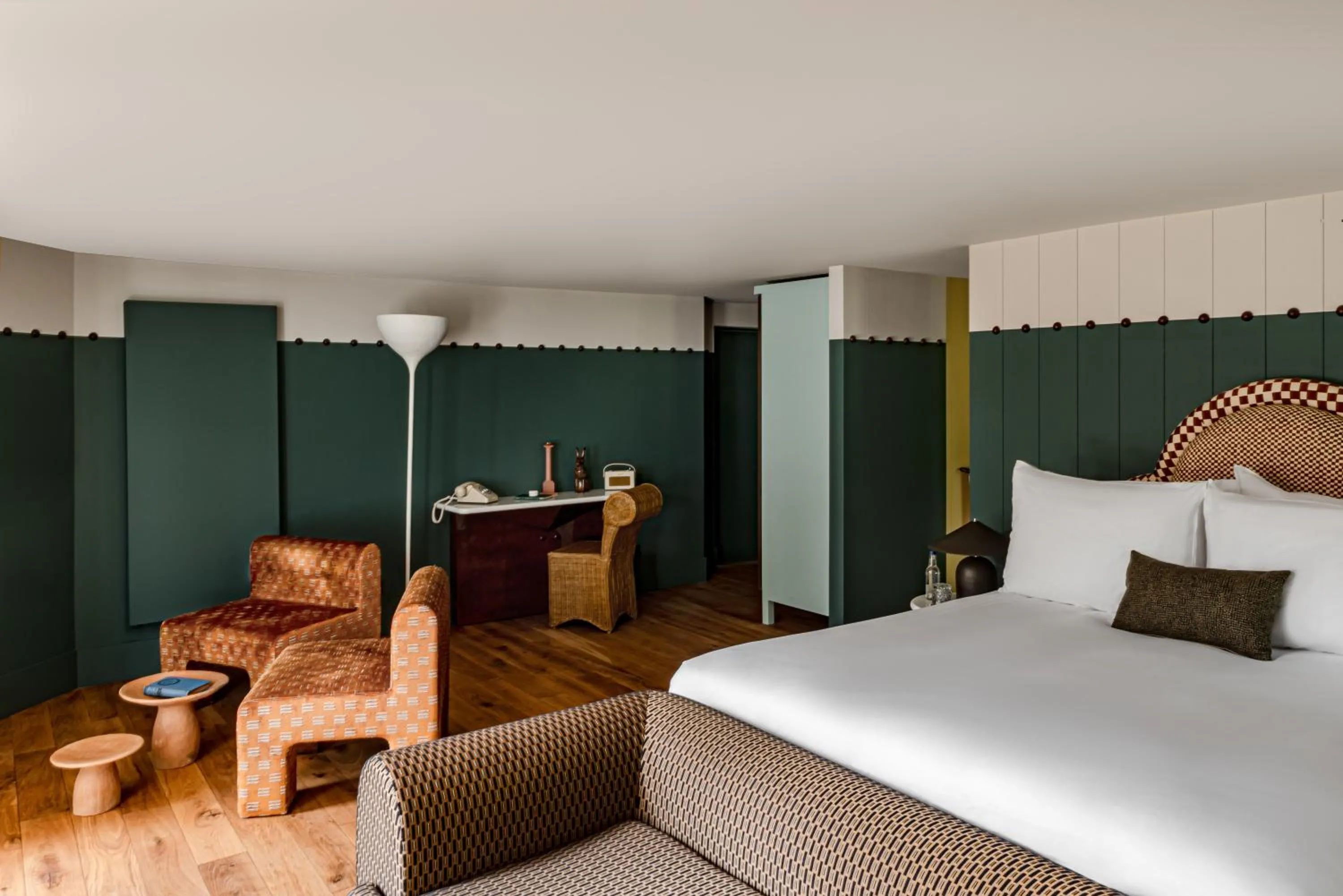 Bedroom, Bed in Cowley Manor Experimental