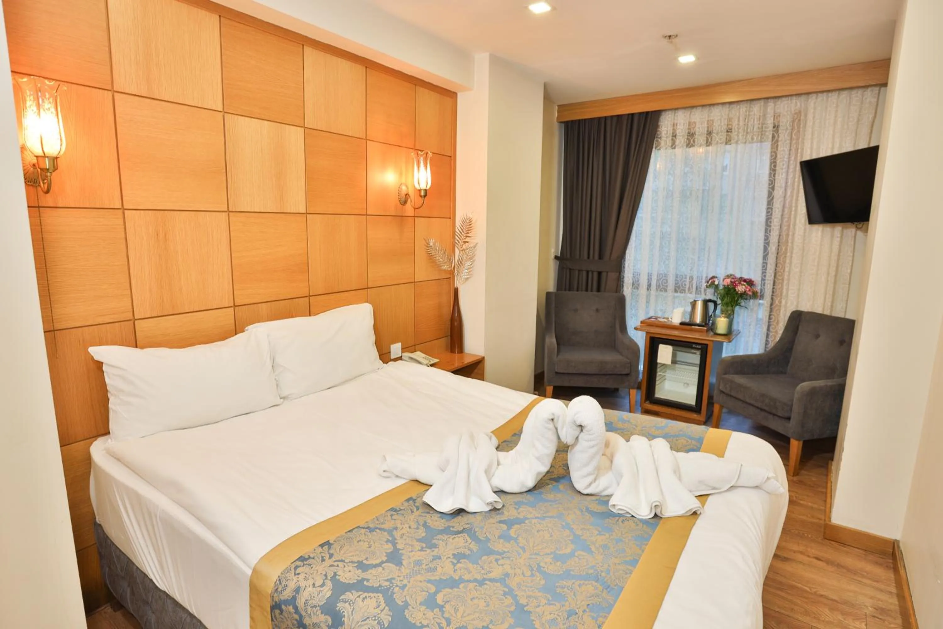 Seating area, Bed in Cumbali Plaza Hotel