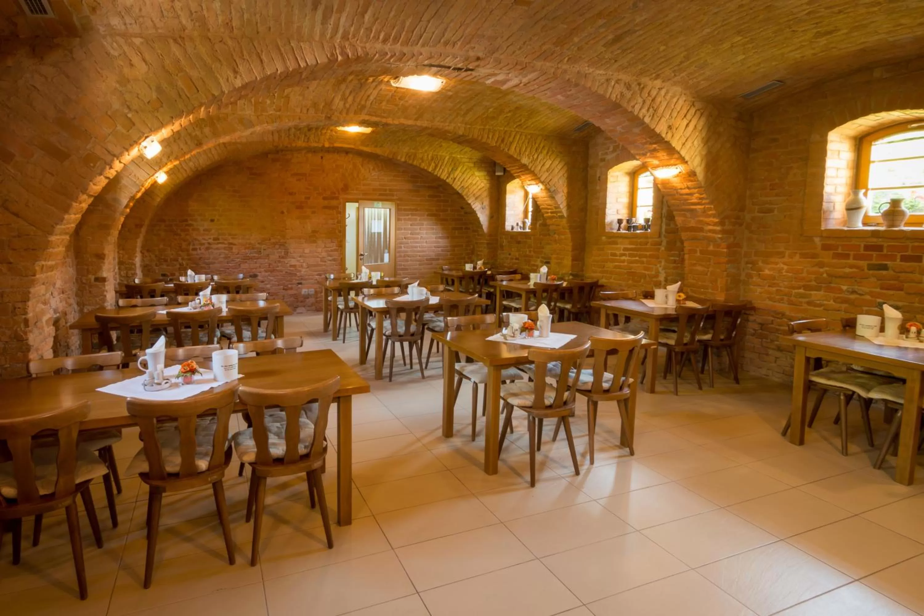 Restaurant/Places to Eat in Relax Hotel Stork