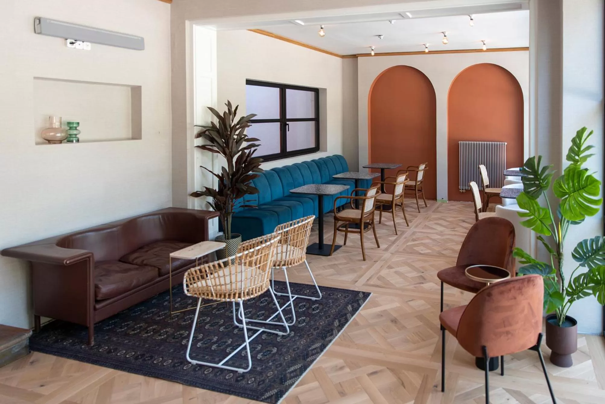 Restaurant/places to eat in Nest