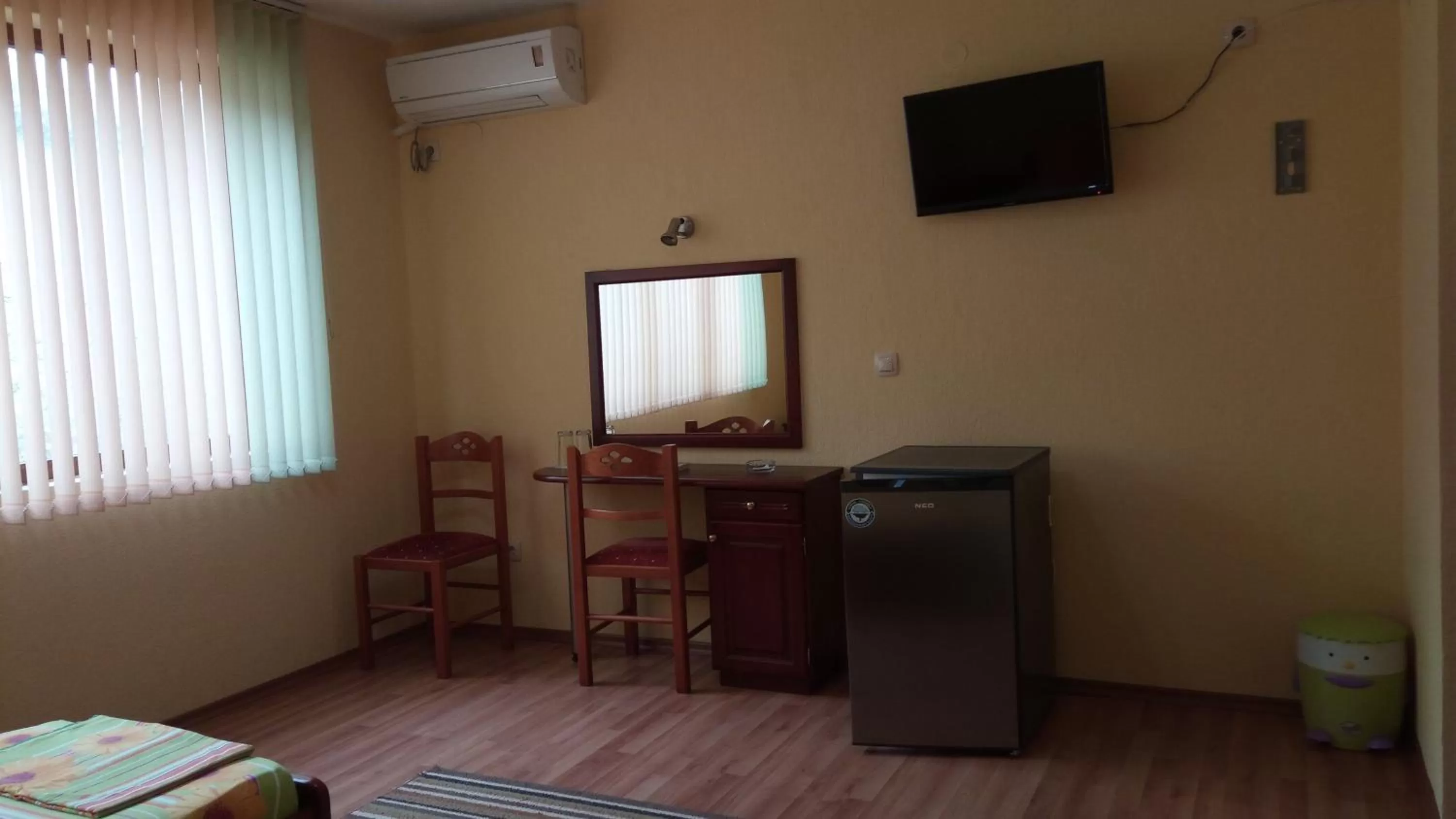 TV/Entertainment Center in Motel Elegance