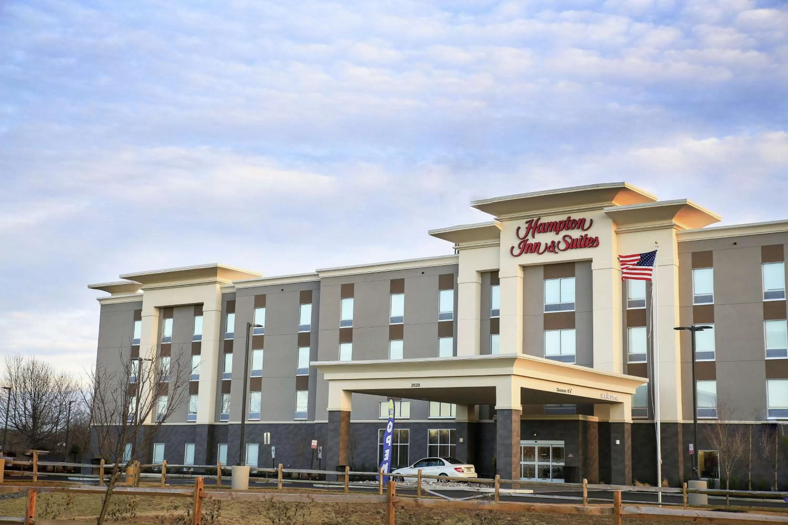 Property building in Hampton Inn & Suites Mount Laurel/Moorestown