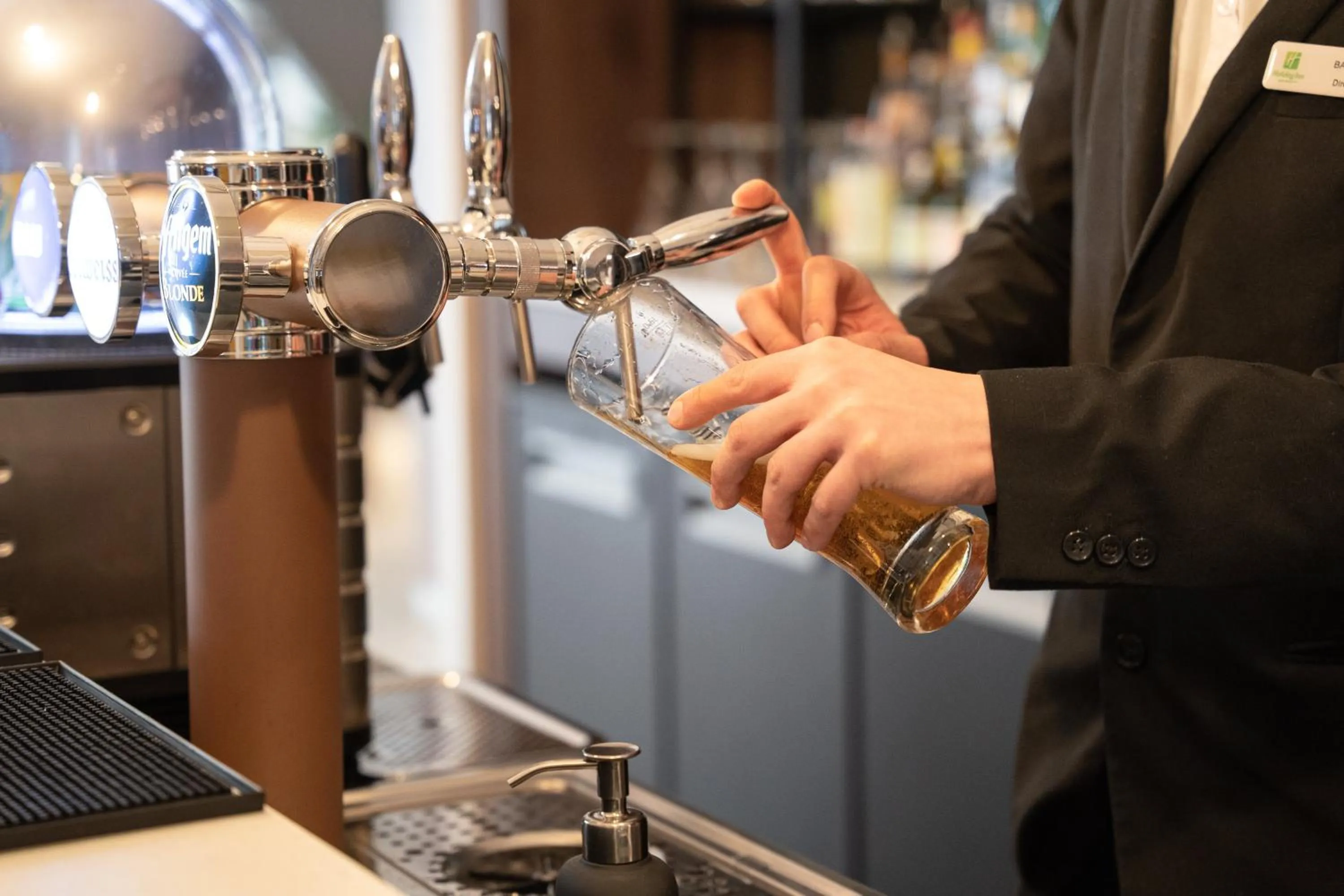 Lounge or bar in Holiday Inn Lyon Vaise by IHG