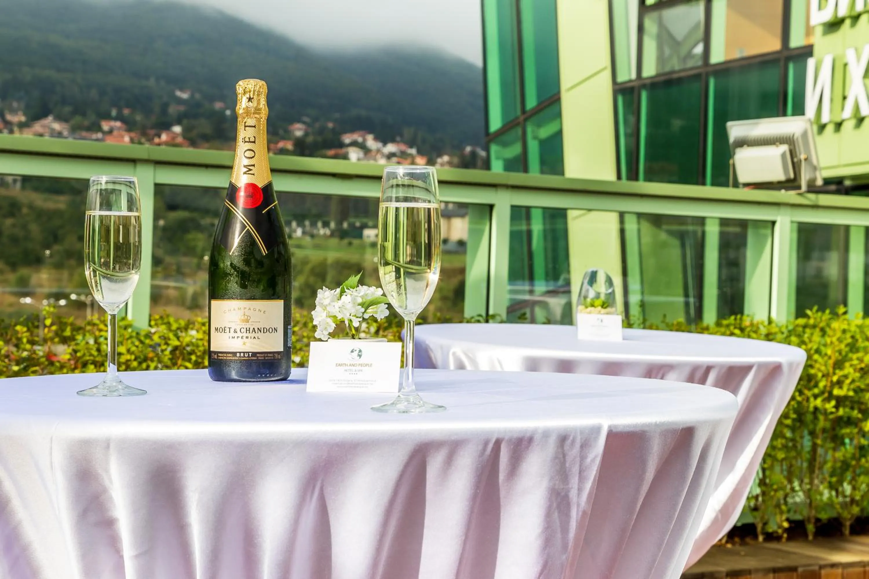 Day in Earth & People Hotel & SPA - Free Parking & Swimming Pool