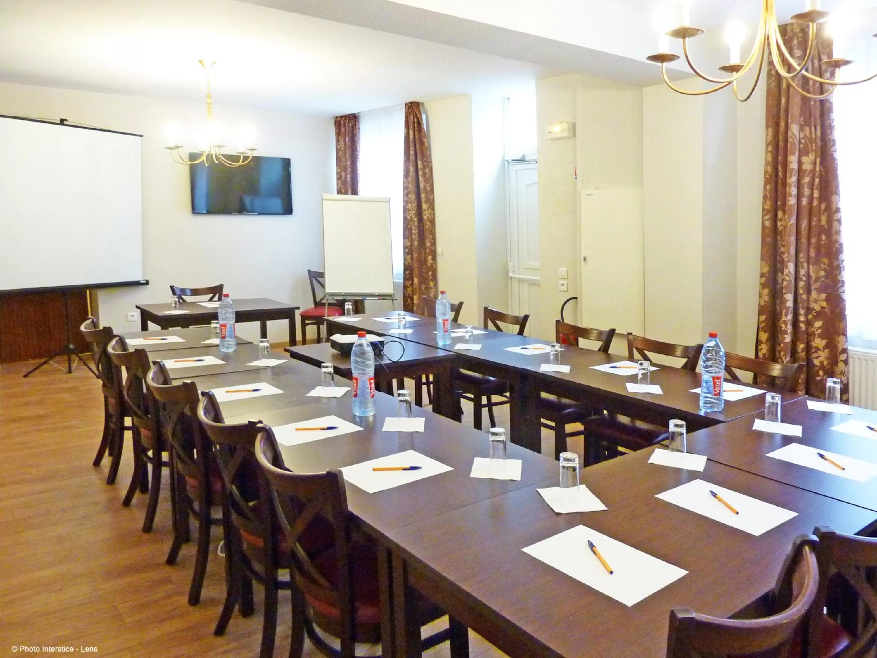 Meeting/conference room in Hôtel & Appartements Le Florence