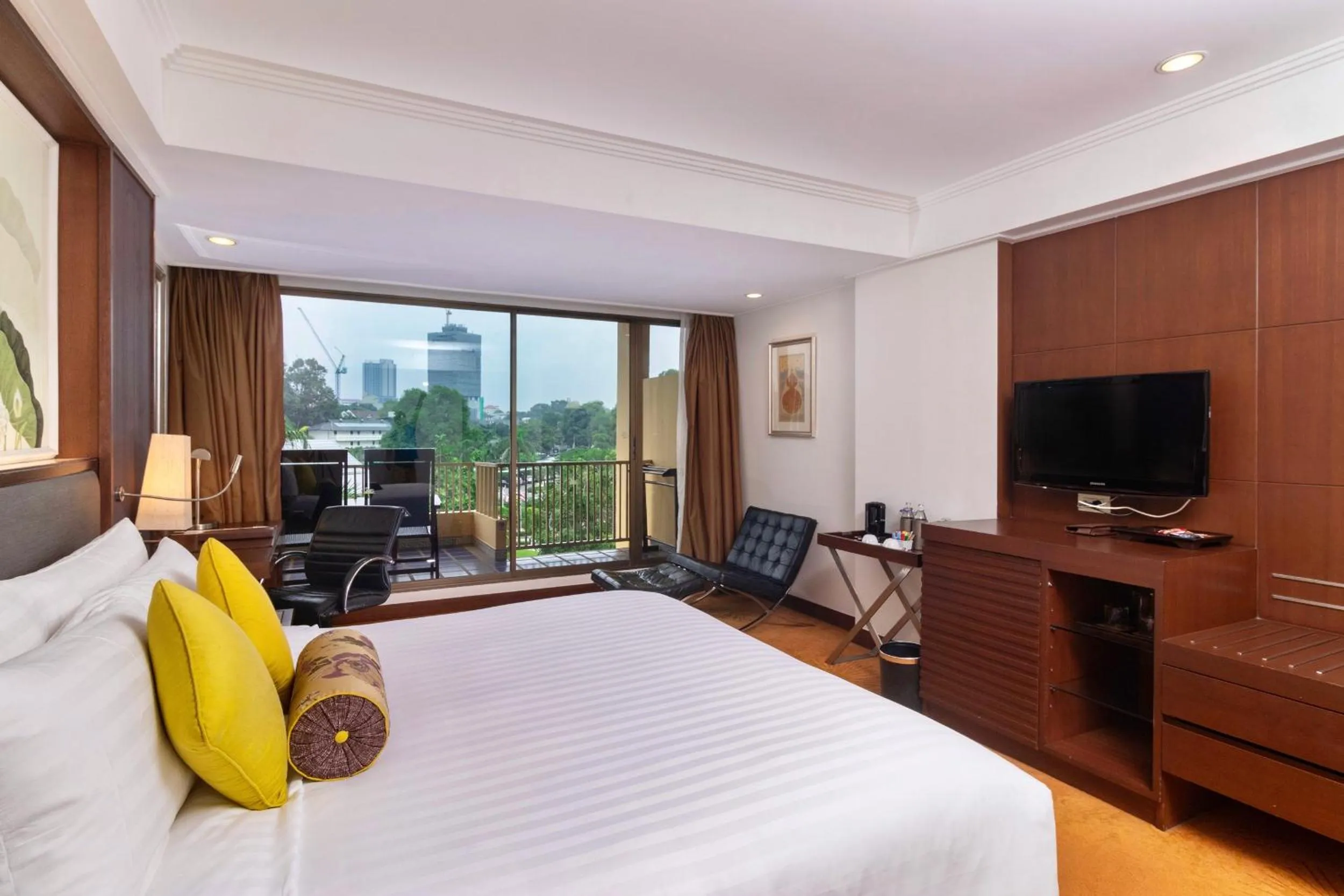 Bedroom, Bed in Dusit Thani Pattaya