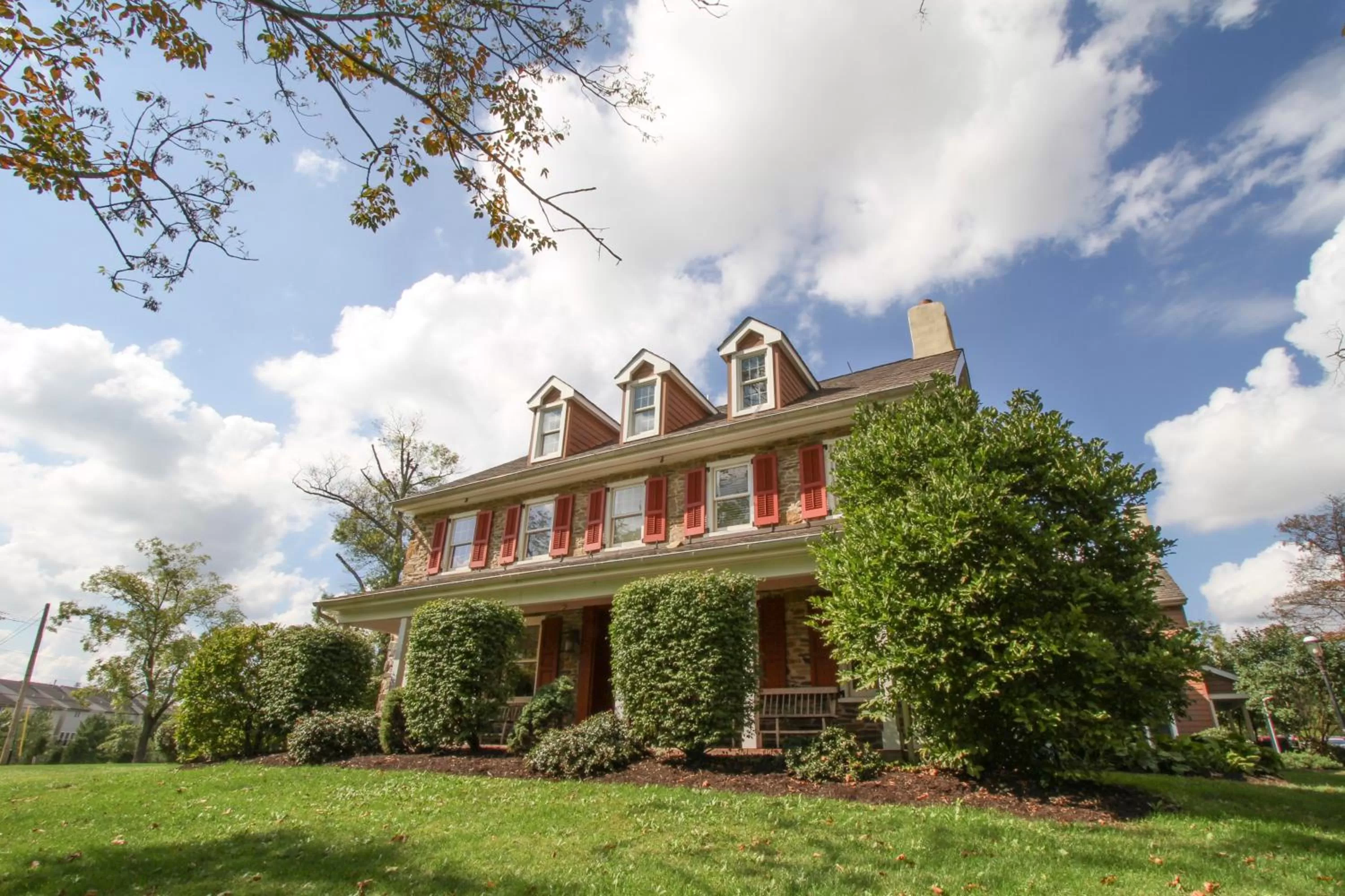 Garden in Joseph Ambler Inn