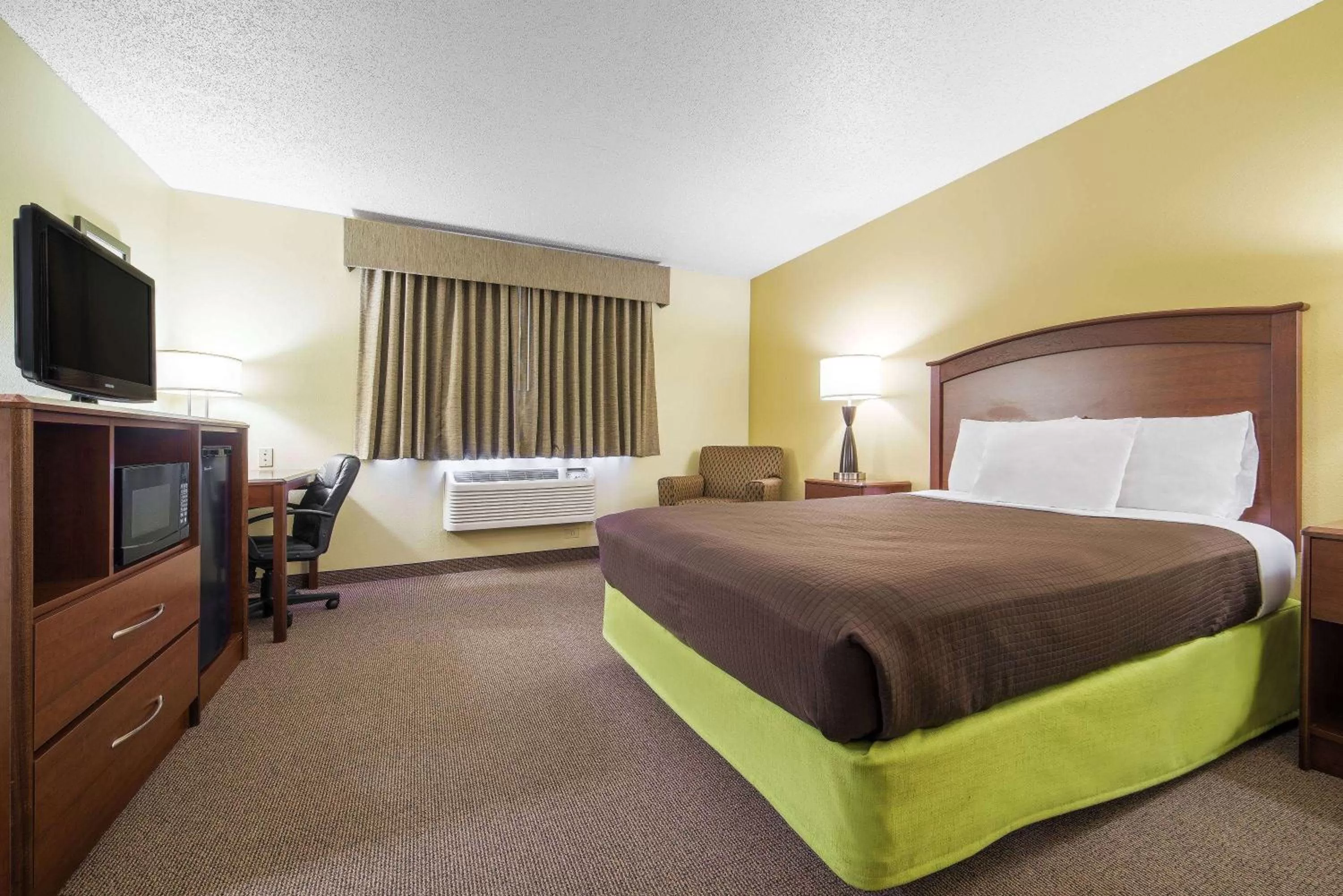 Photo of the whole room, Bed in AmericInn by Wyndham Sioux Falls