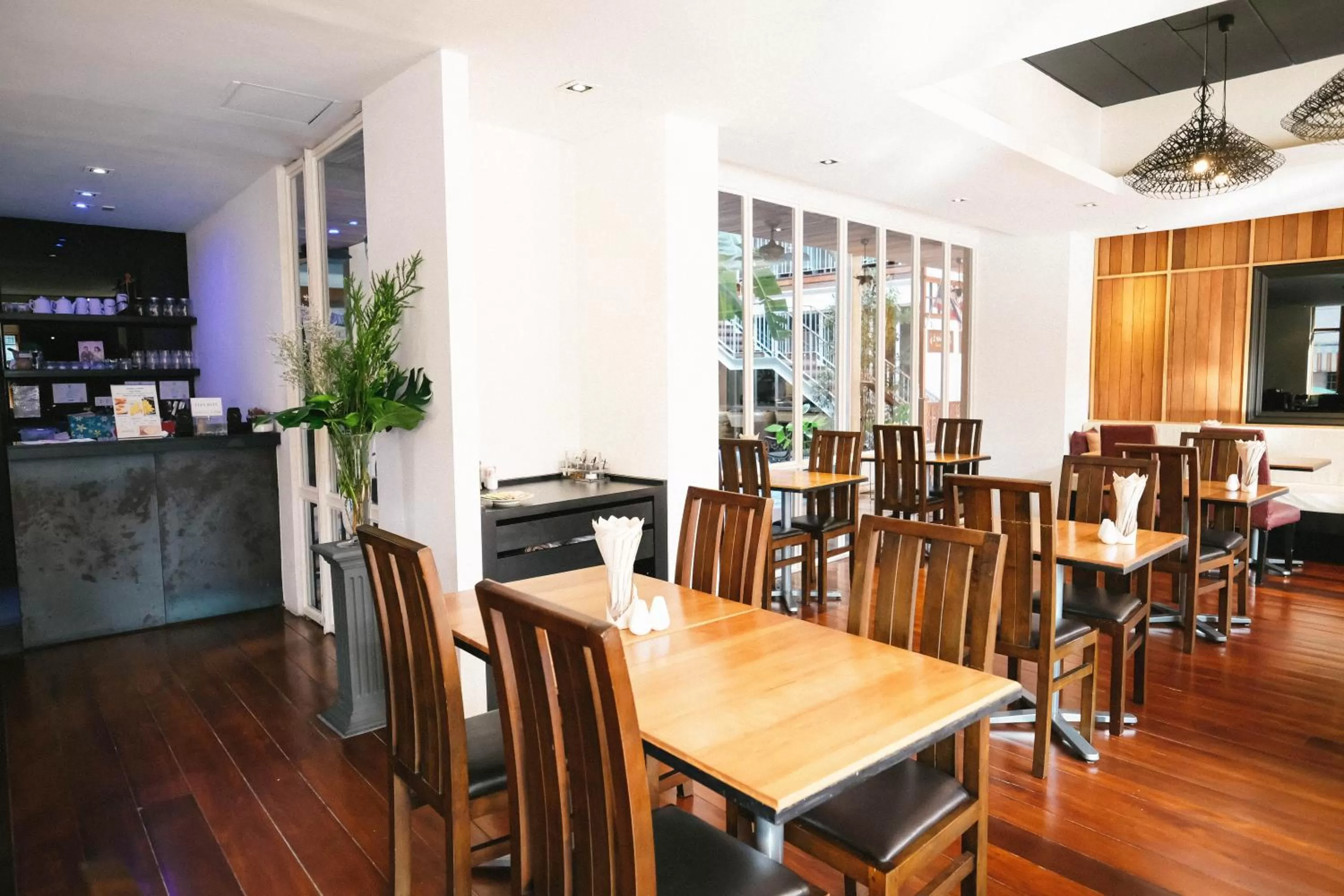 Restaurant/places to eat in Nanda Heritage Hotel