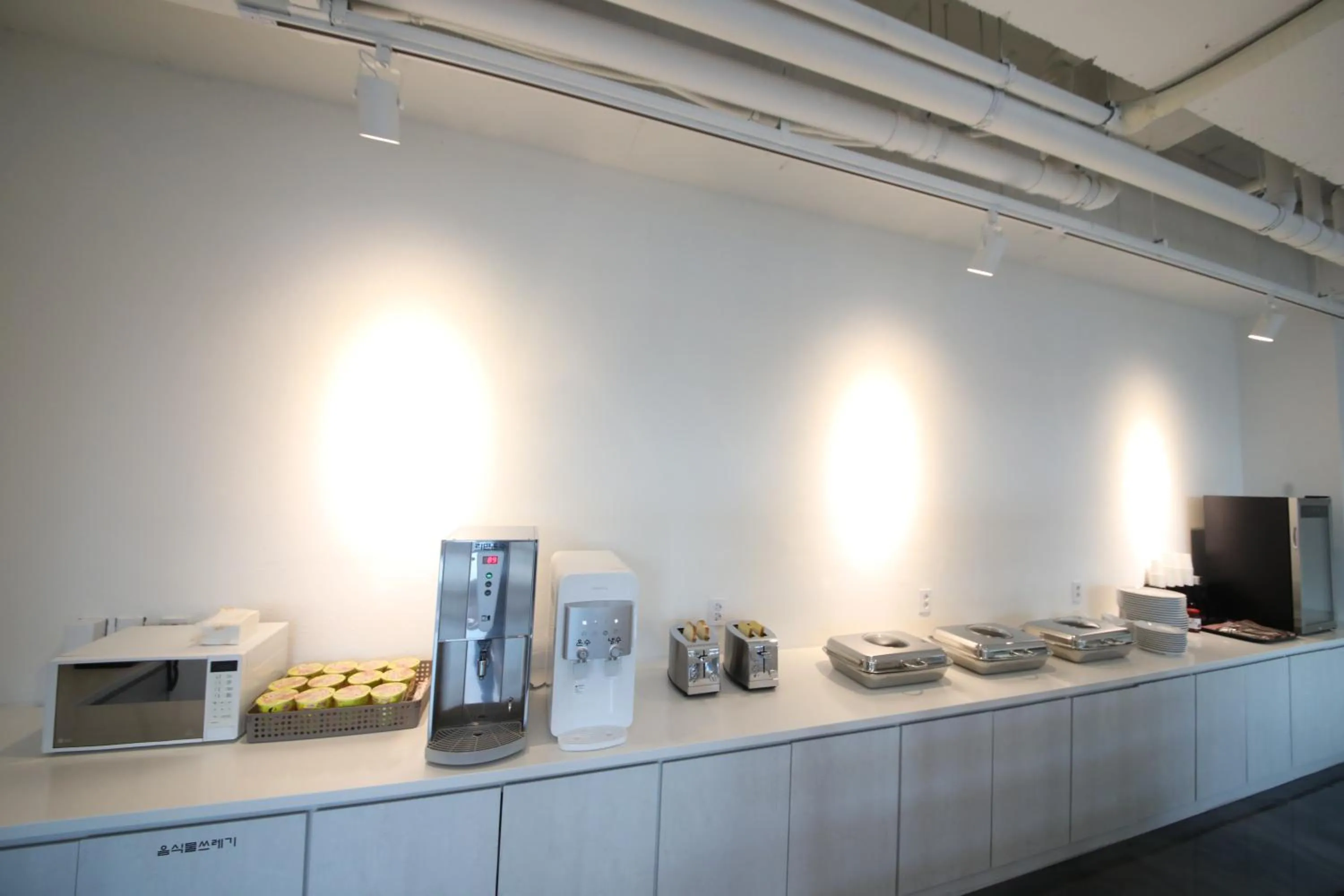 Restaurant/places to eat, Kitchen/Kitchenette in Zam101Hotel