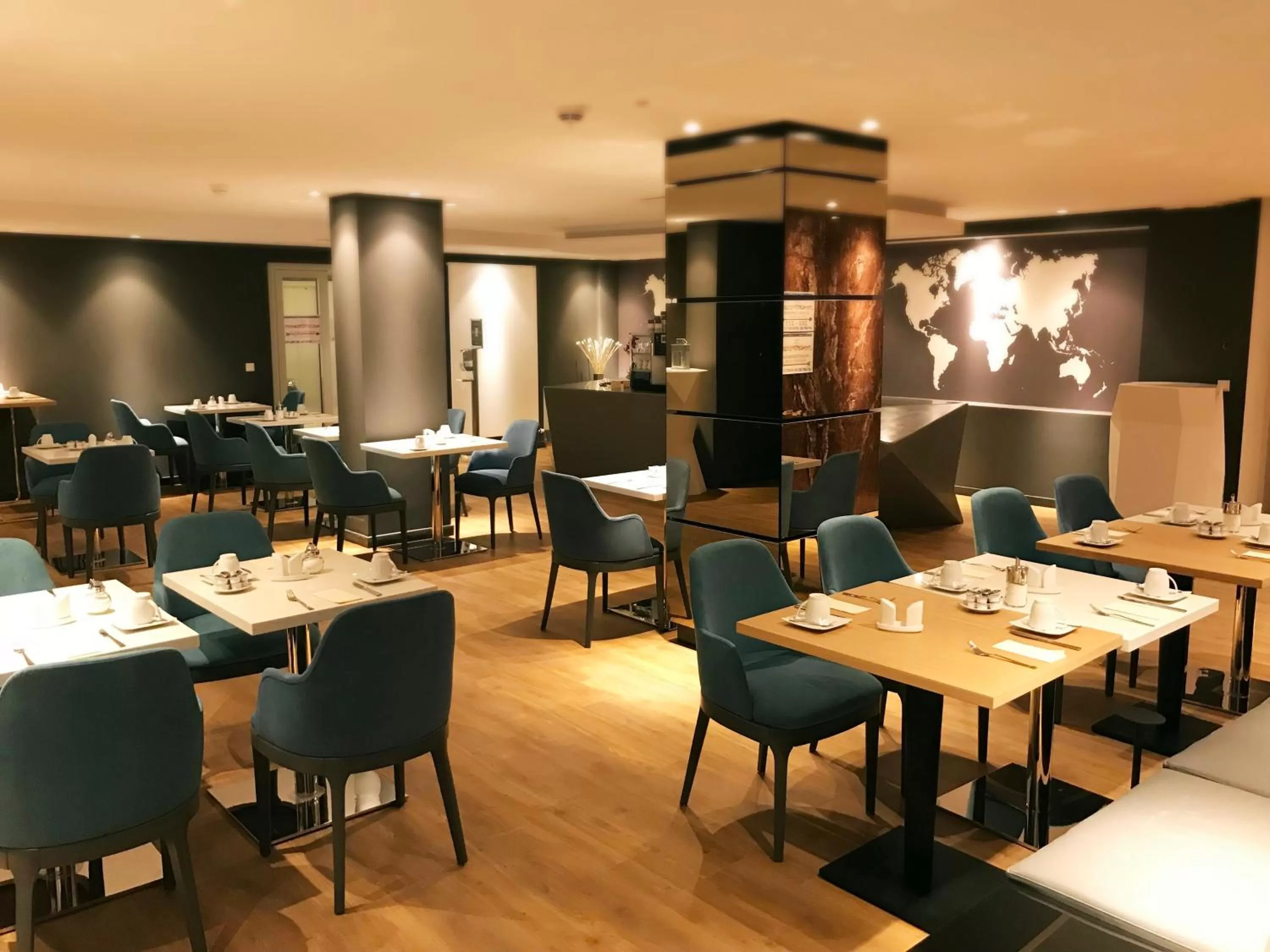 Restaurant/places to eat in Mercure Hotel Kaiserhof City Center