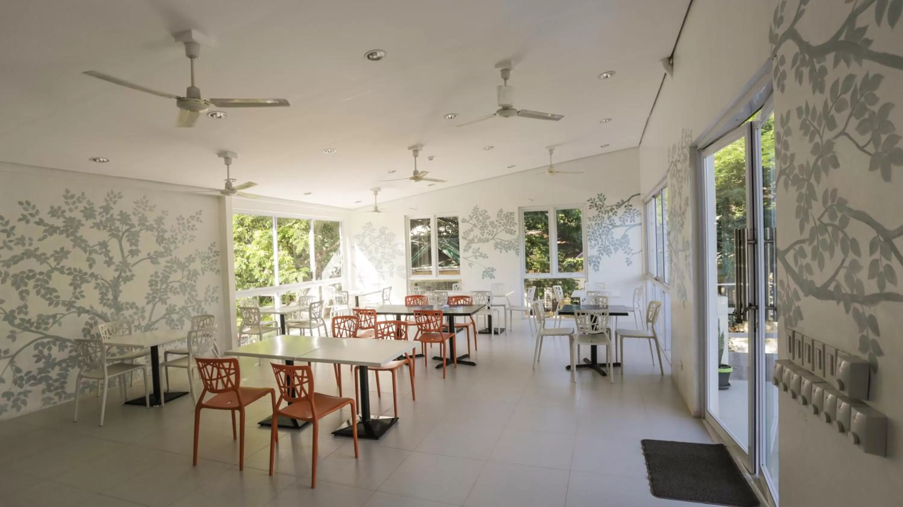 Restaurant/places to eat in Treetop Suites