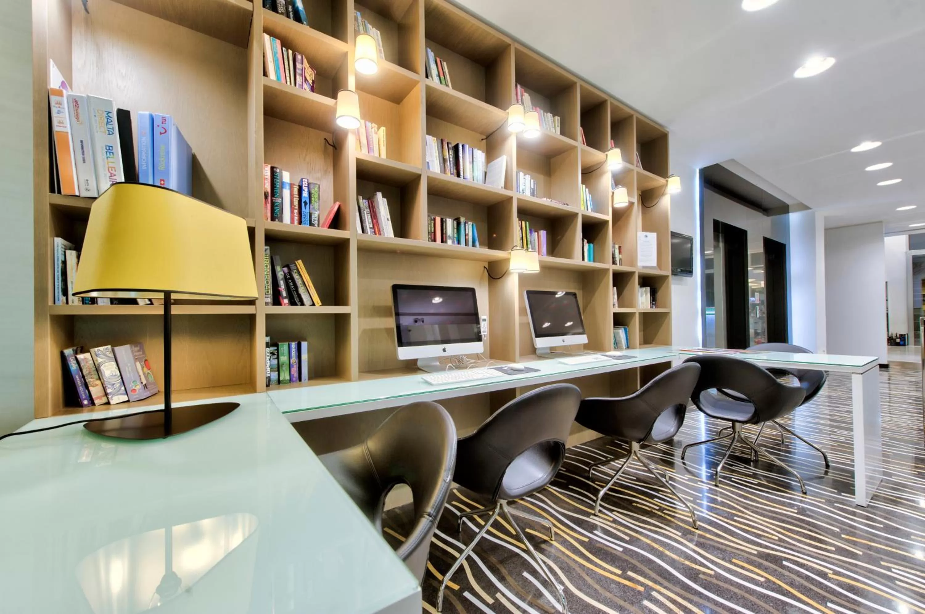 Library in Hotel Valentina