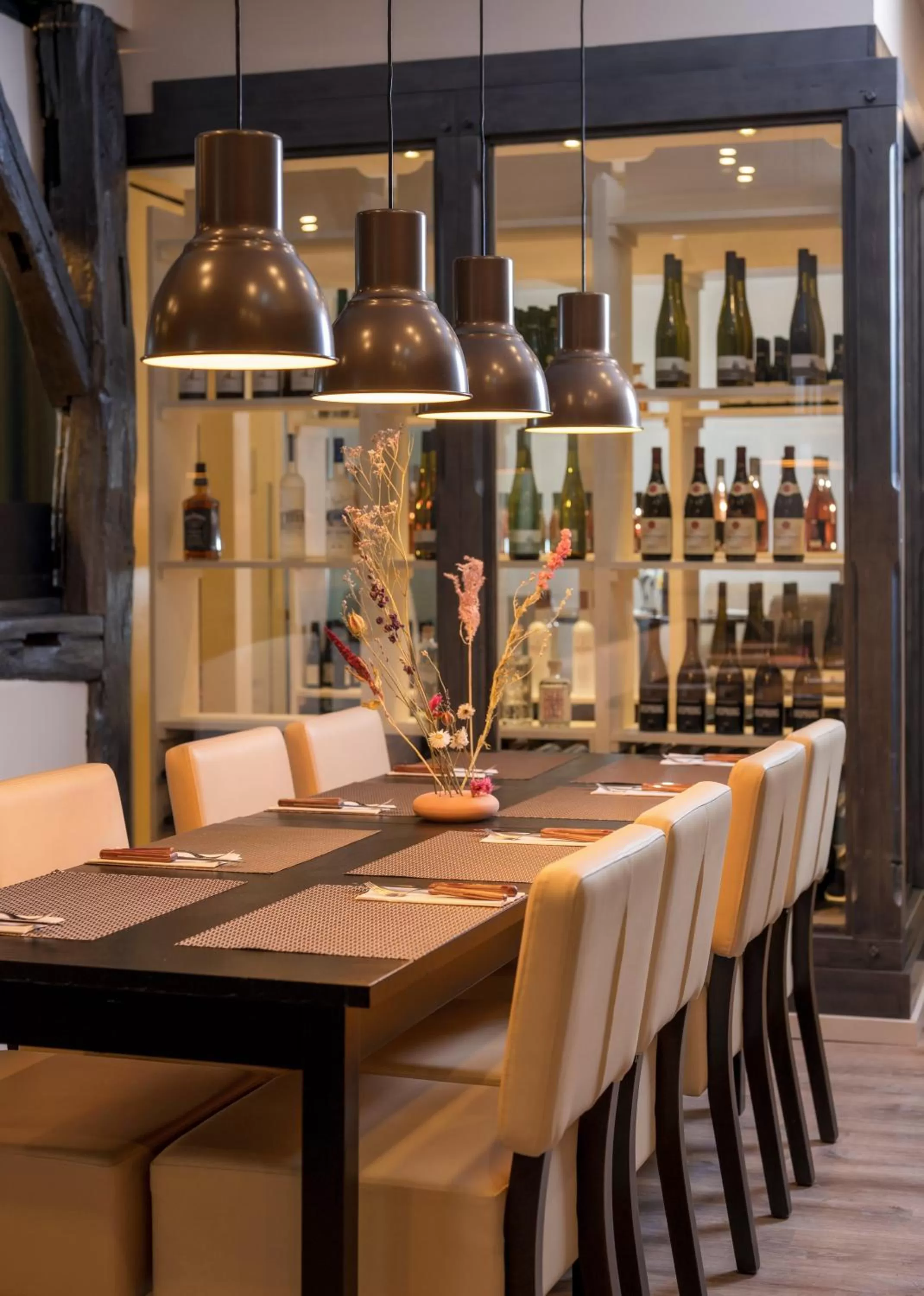 Restaurant/places to eat in Four Stars by City Hotel