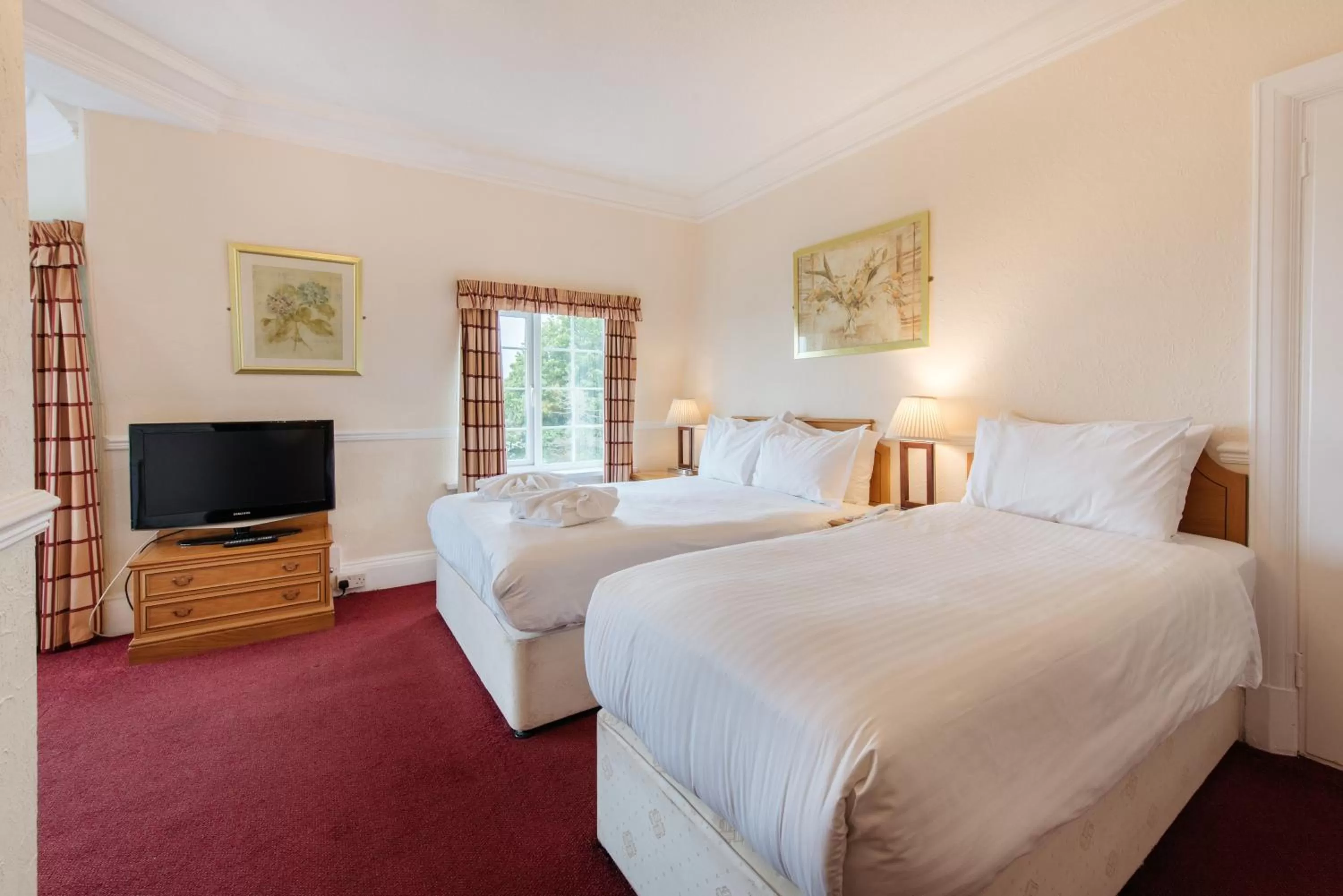 TV and multimedia, Bed in The Headland Hotel & Spa